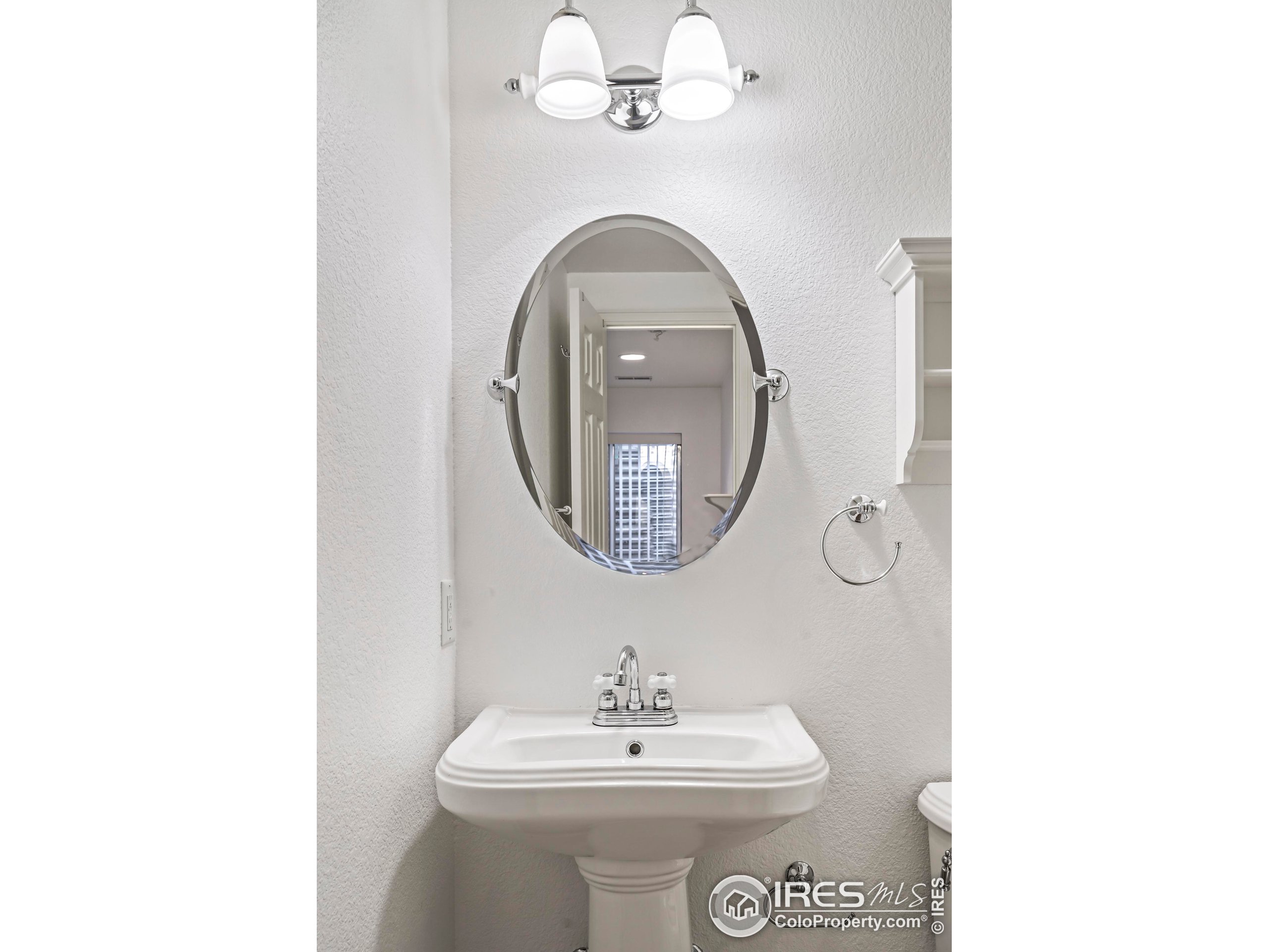 1728 Clover Creek Dr