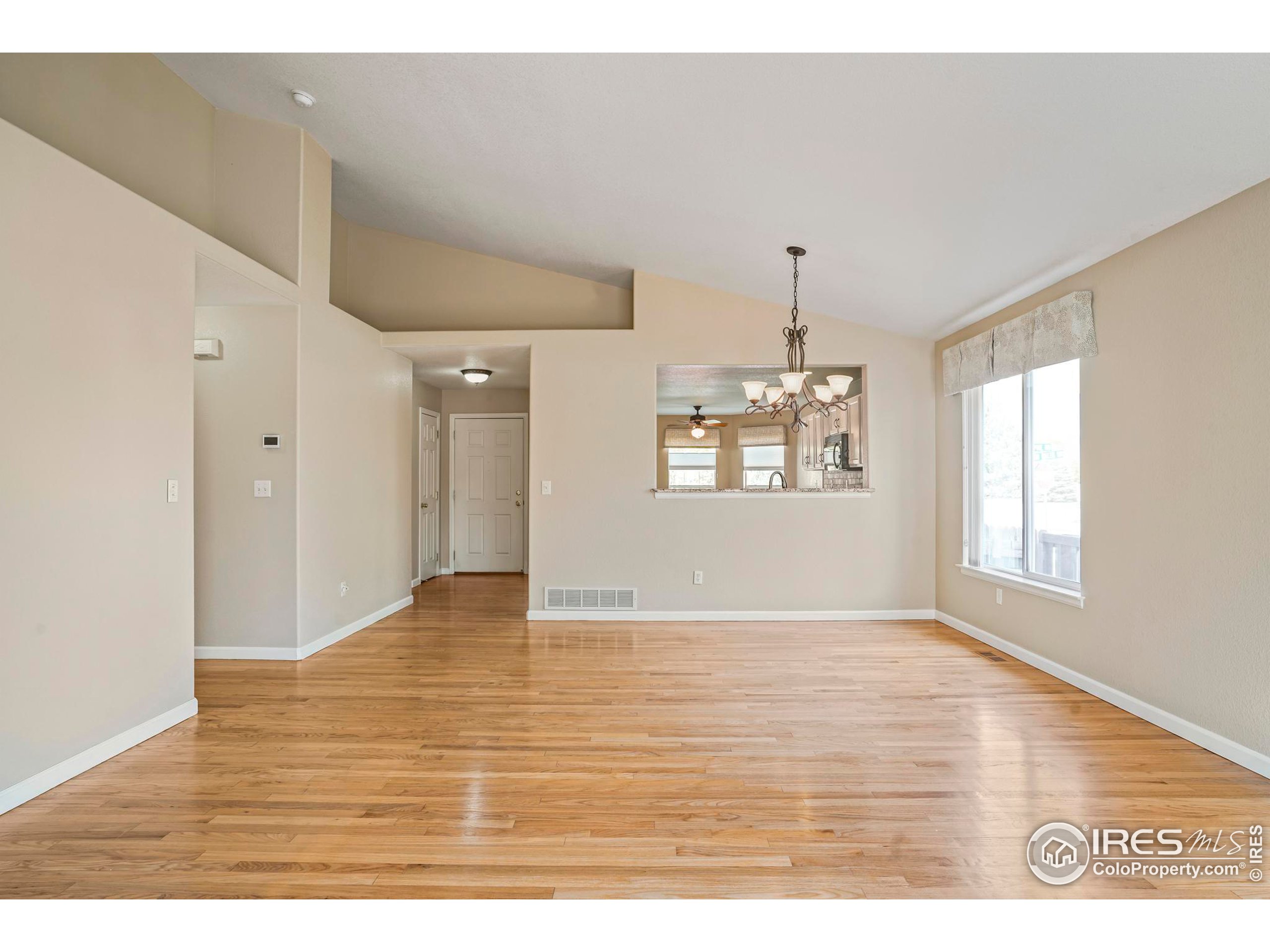 1728 Clover Creek Dr