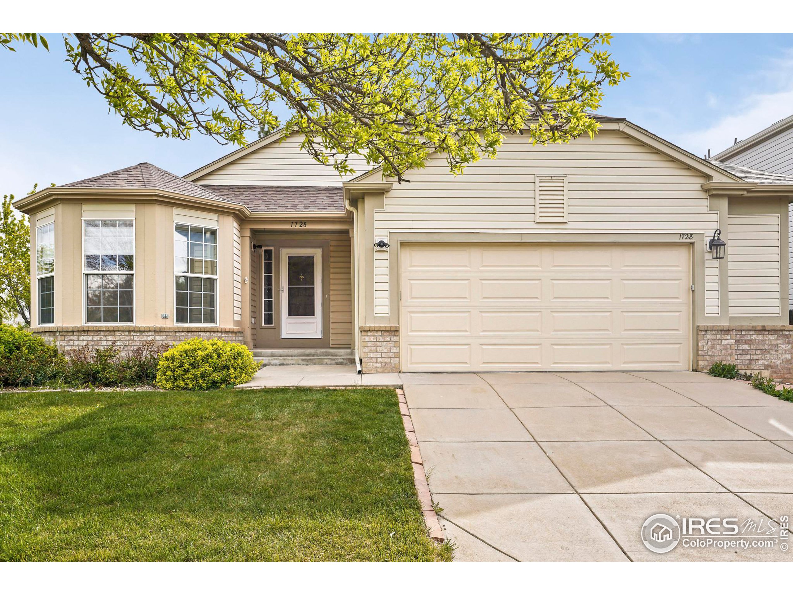 1728 Clover Creek Dr