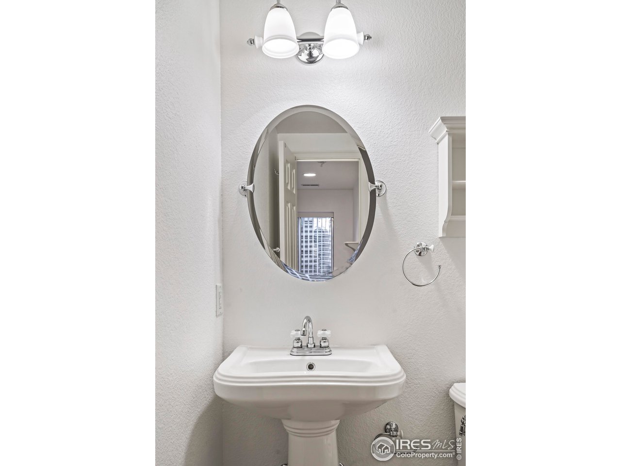 1728 Clover Creek Dr