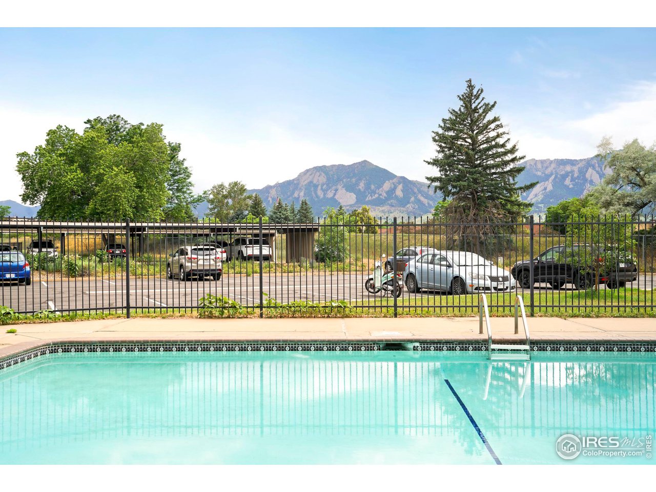 645 Manhattan Pl 206