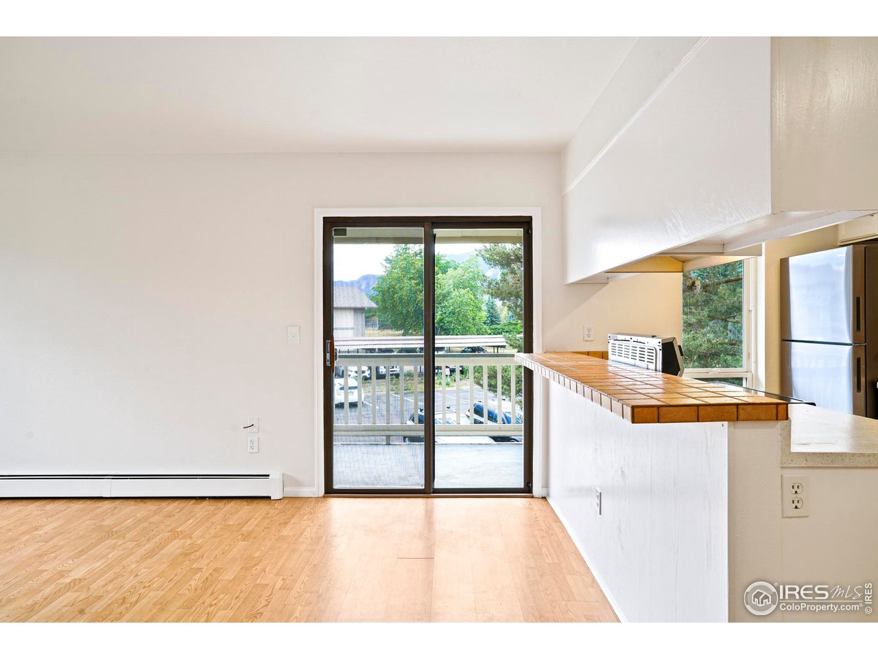 645 Manhattan Pl 206