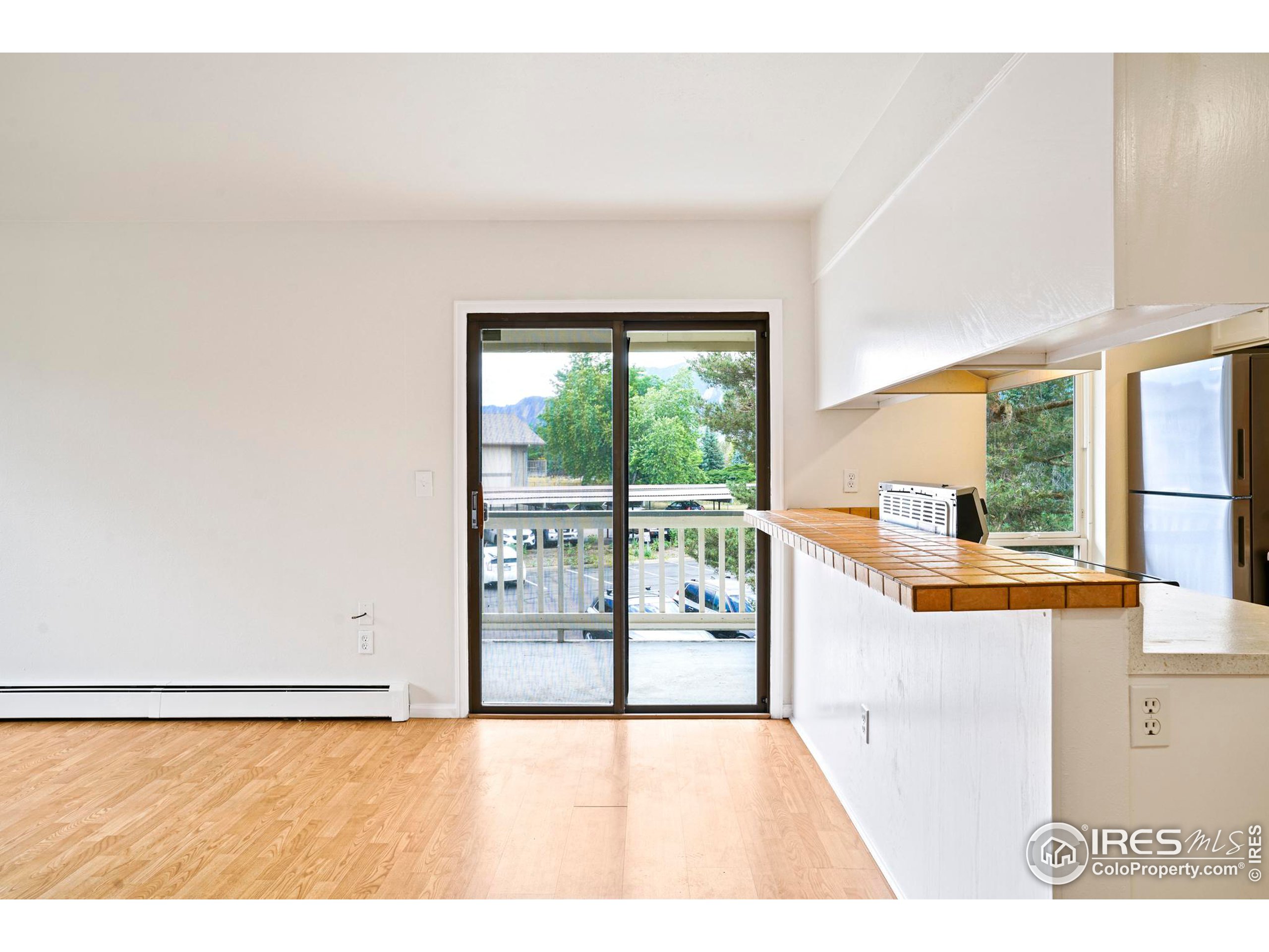 645 Manhattan Pl 206