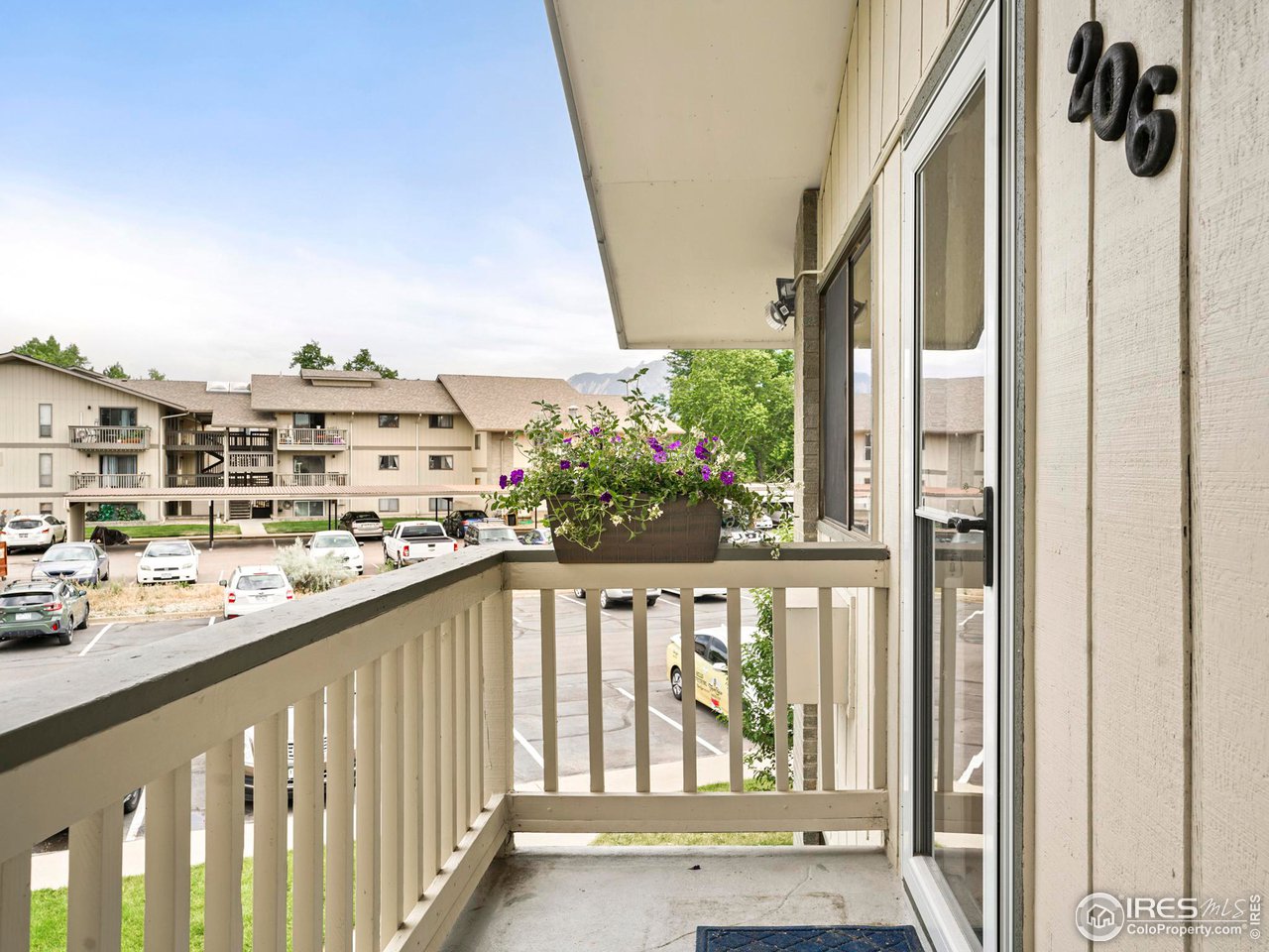 645 Manhattan Pl 206