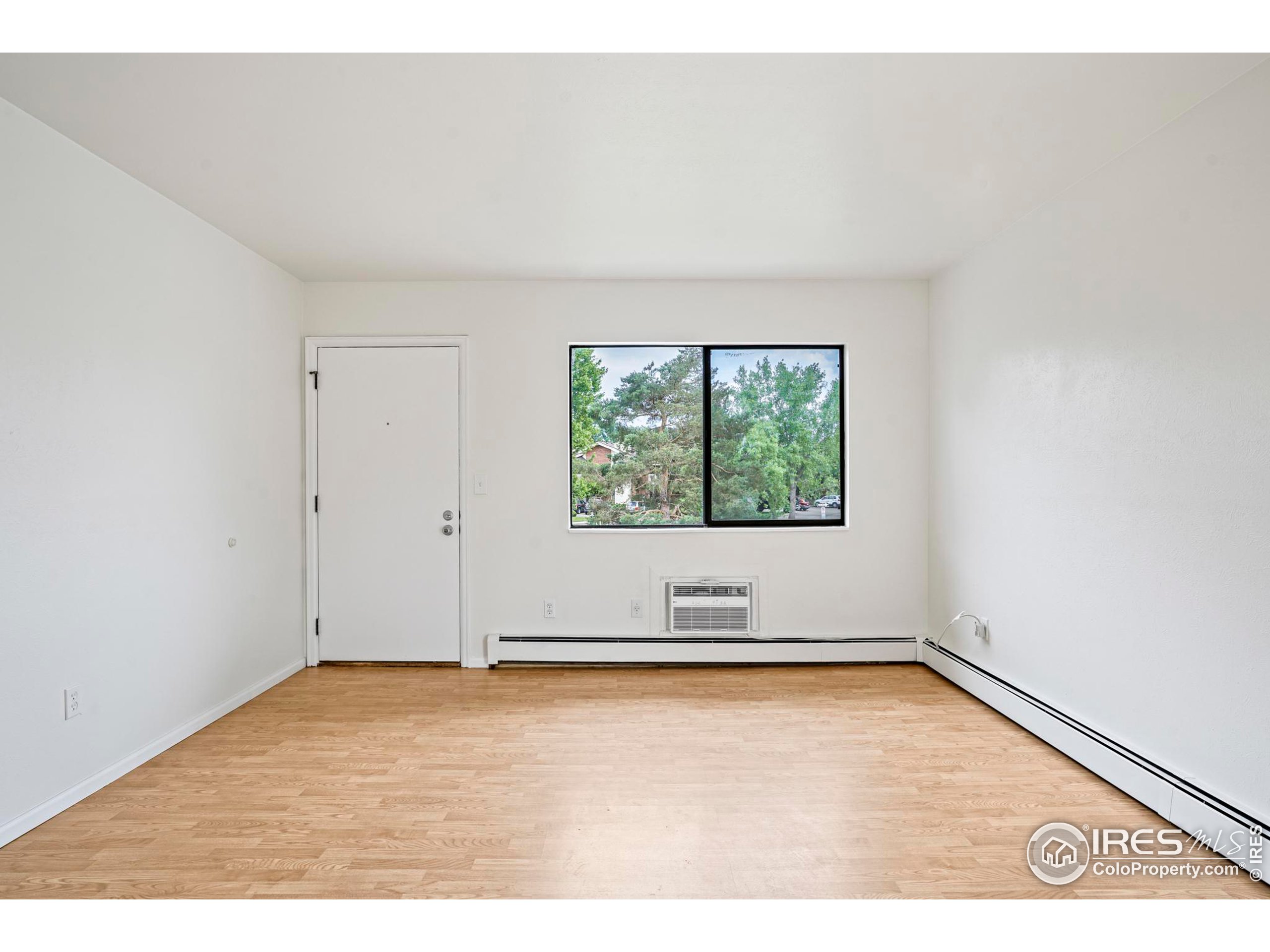 645 Manhattan Pl 206