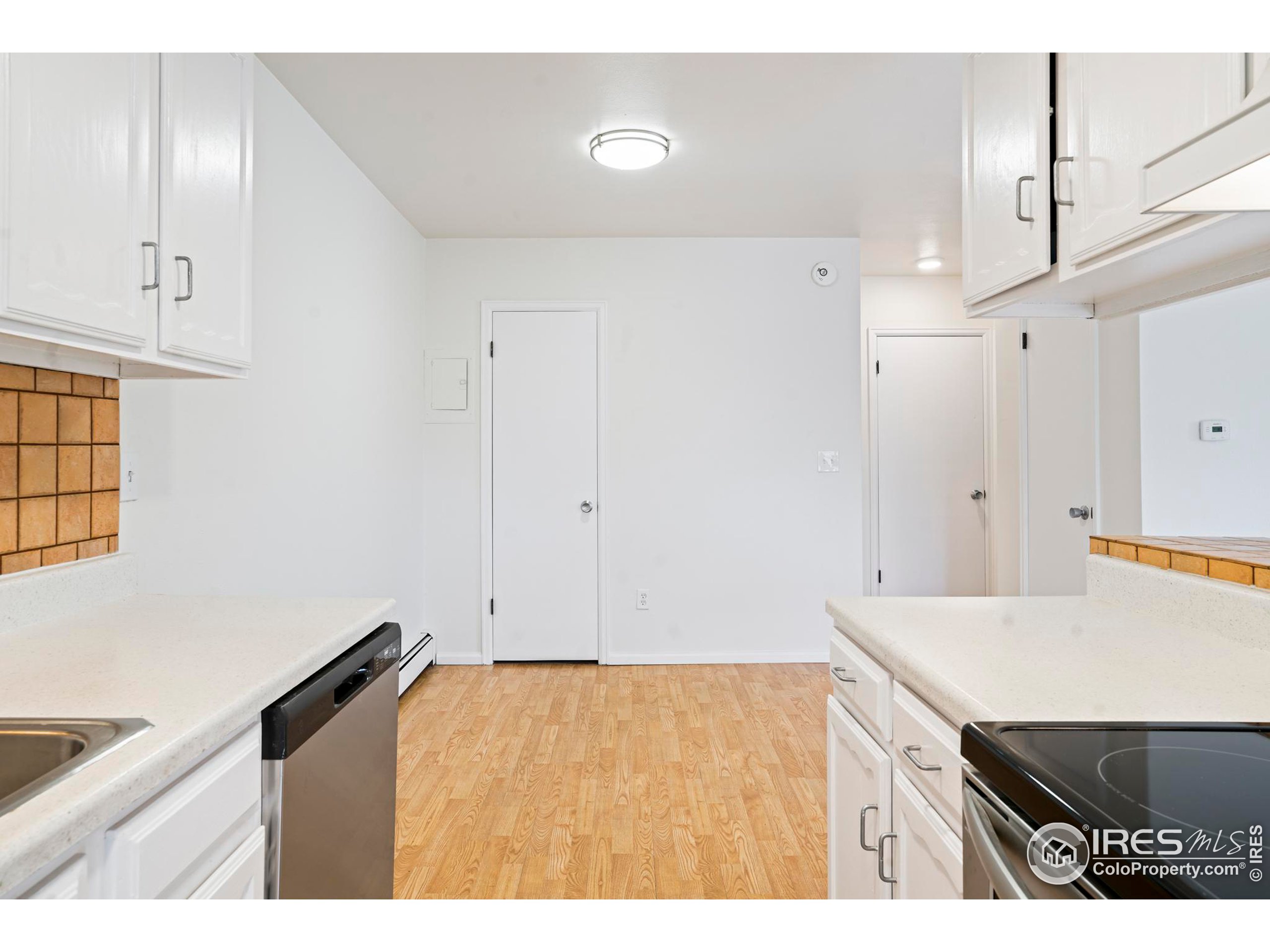 645 Manhattan Pl 206