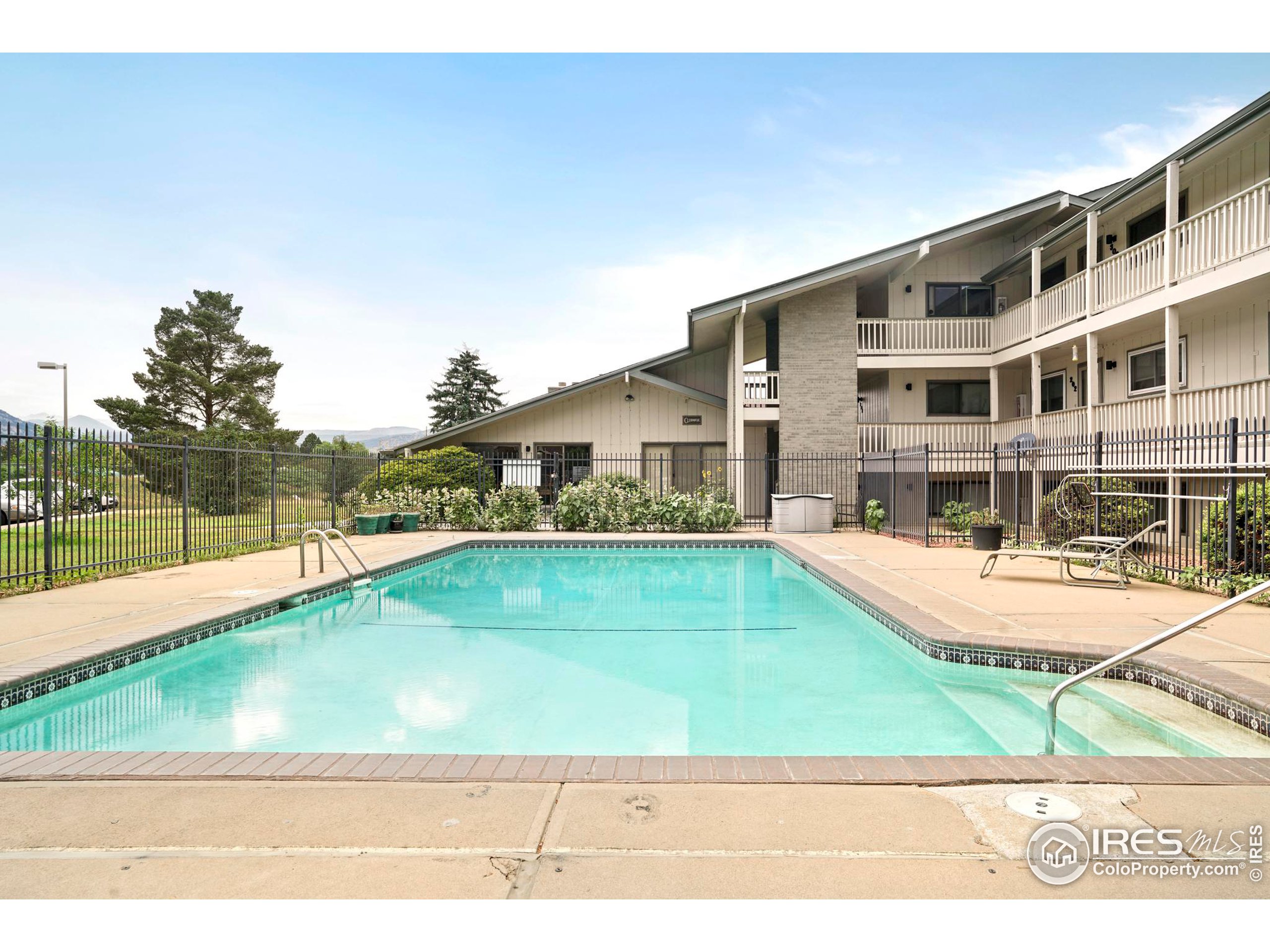 645 Manhattan Pl 206