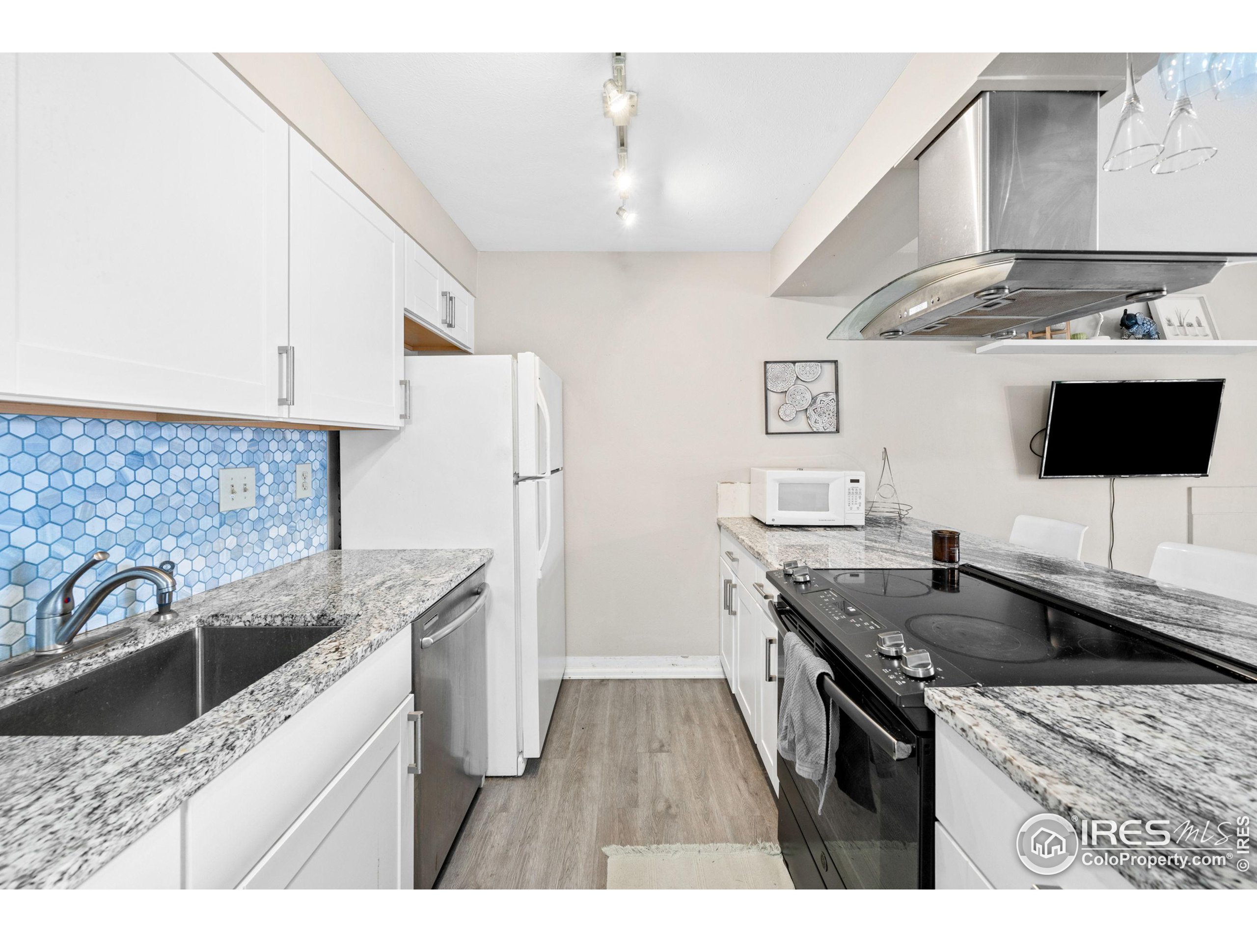 665 Manhattan Dr 205