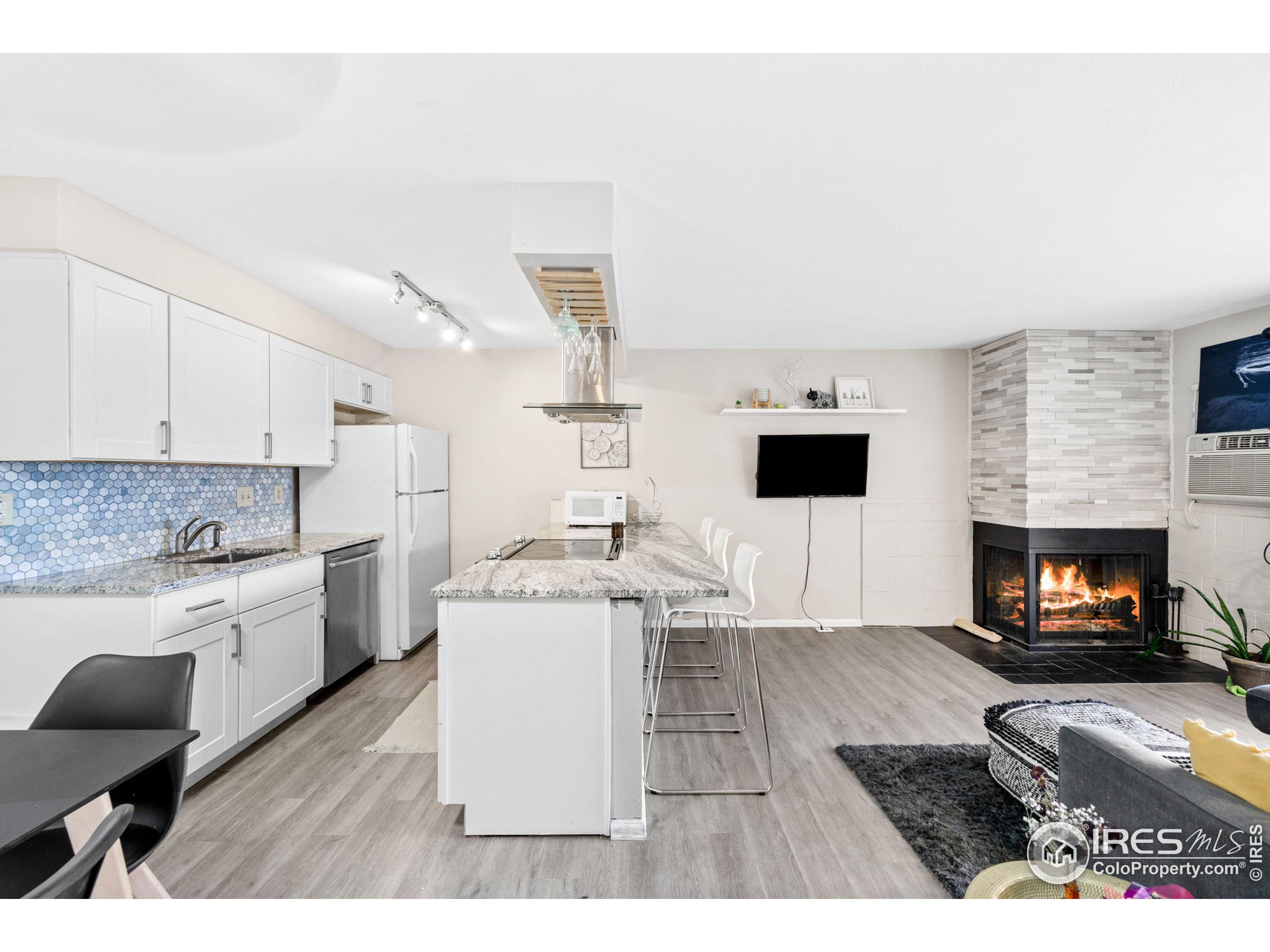 665 Manhattan Dr 205