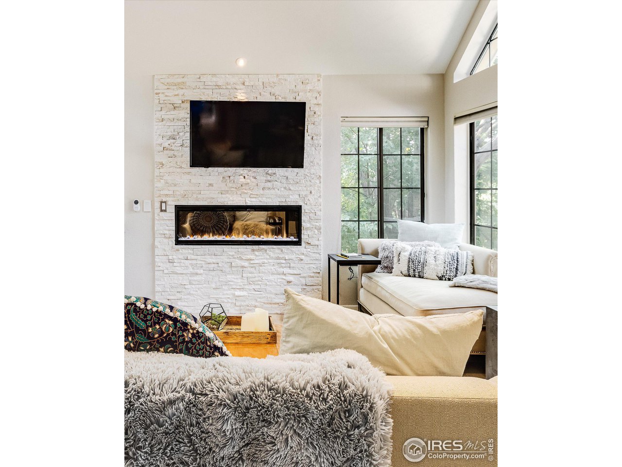 4767 White Rock Cir E