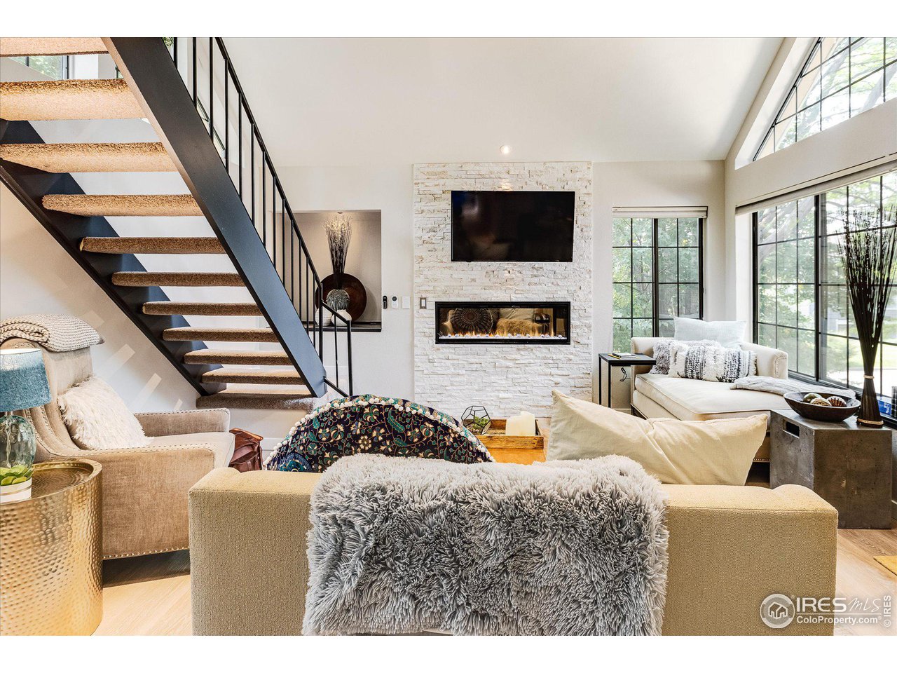 4767 White Rock Cir E