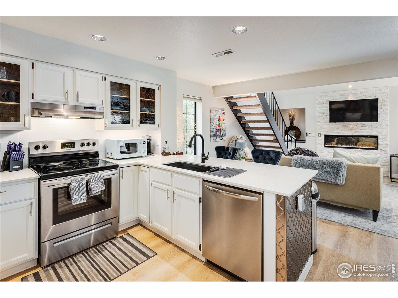 4767 White Rock Cir E