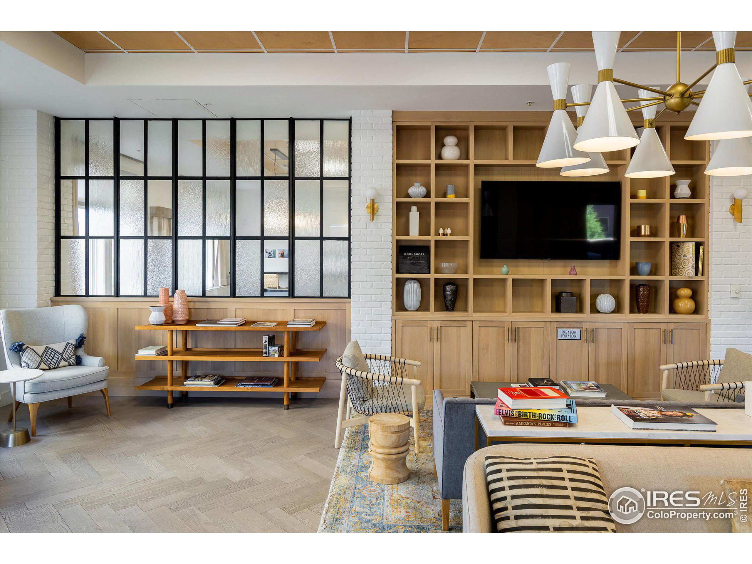 3401 Arapahoe Ave 210