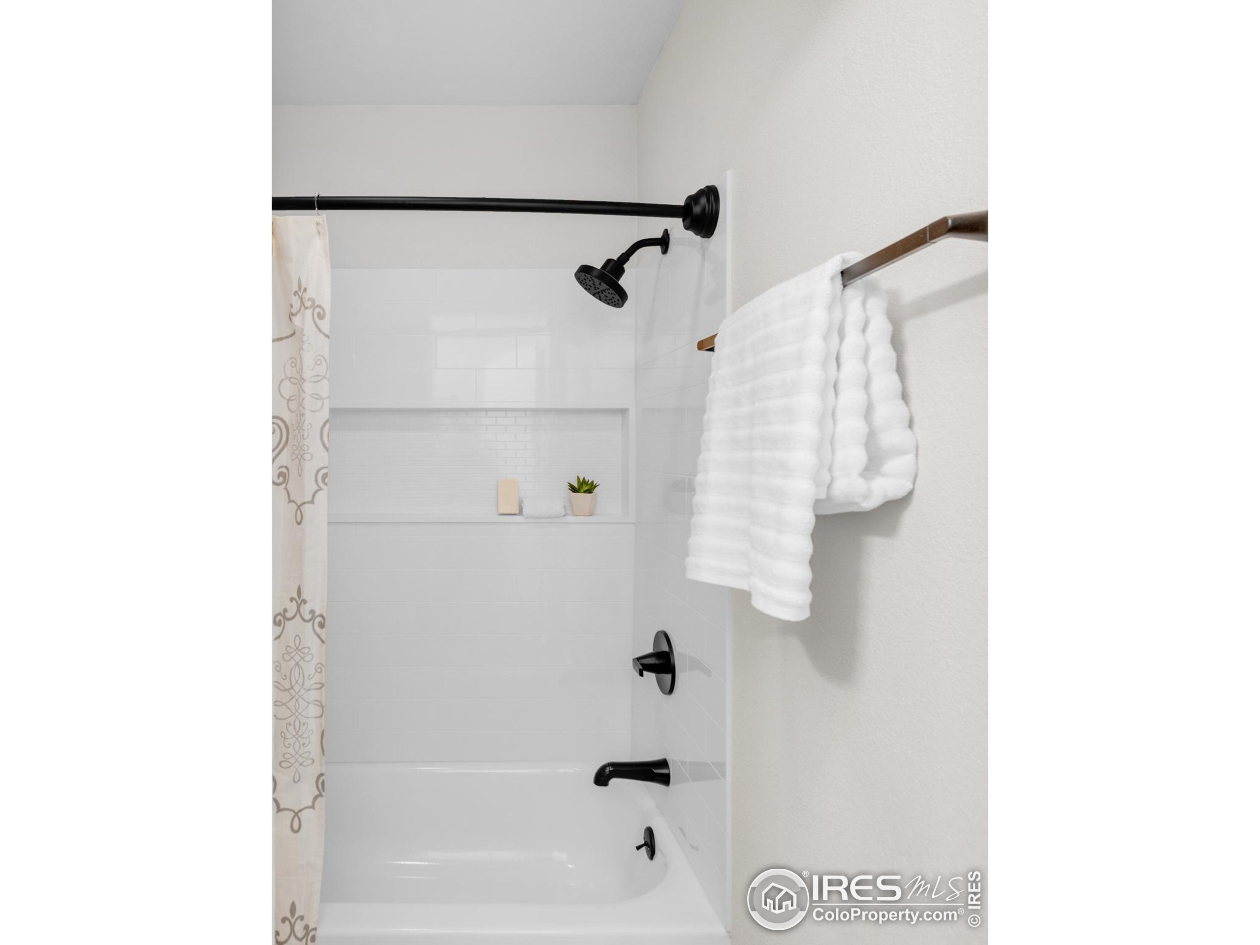 3161 Madison Ave N-306