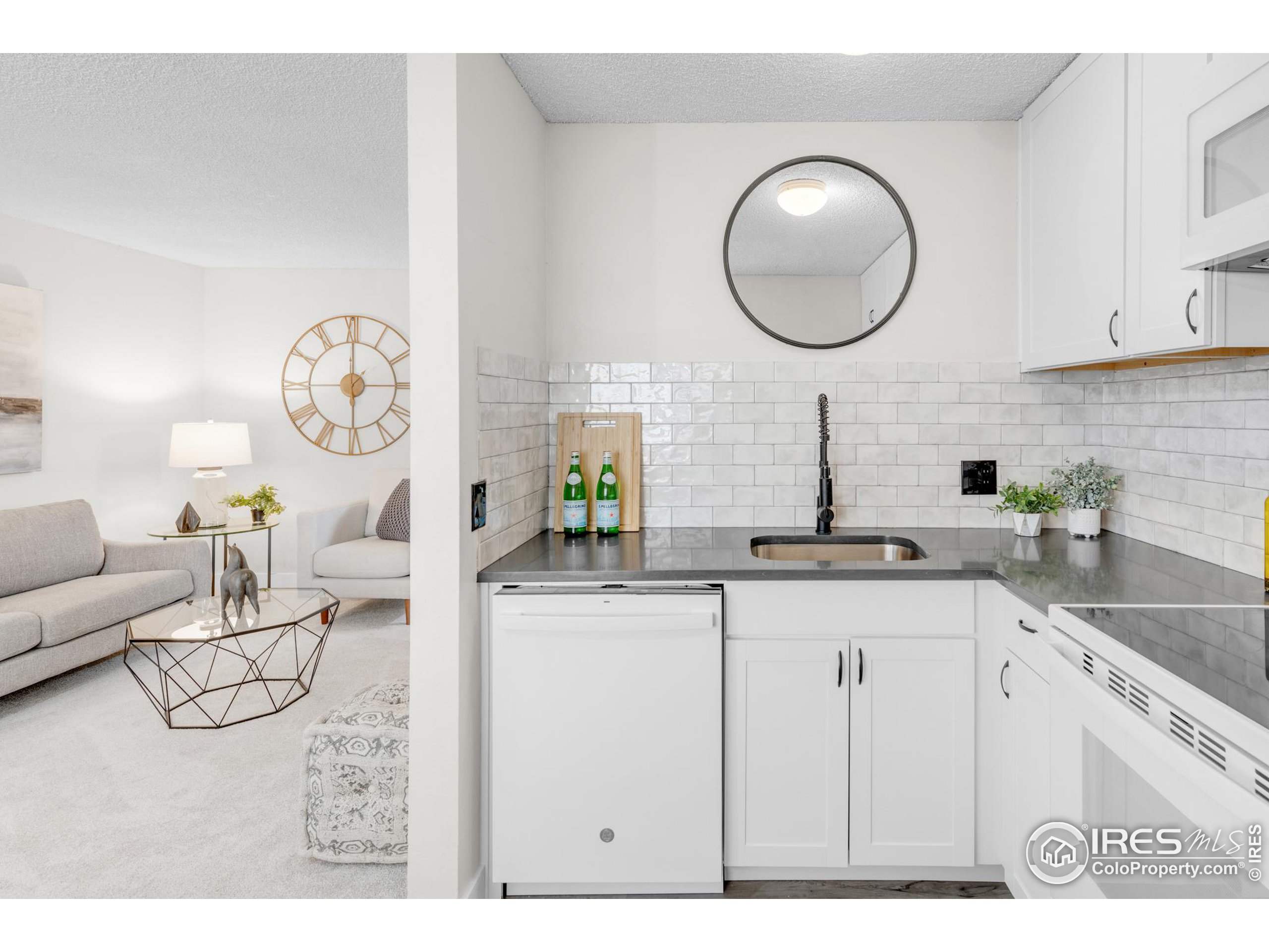 3161 Madison Ave N-306