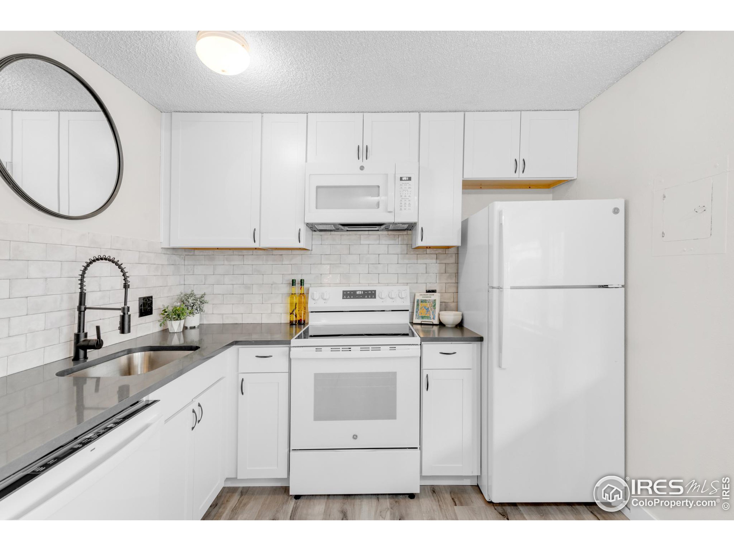 3161 Madison Ave N-306