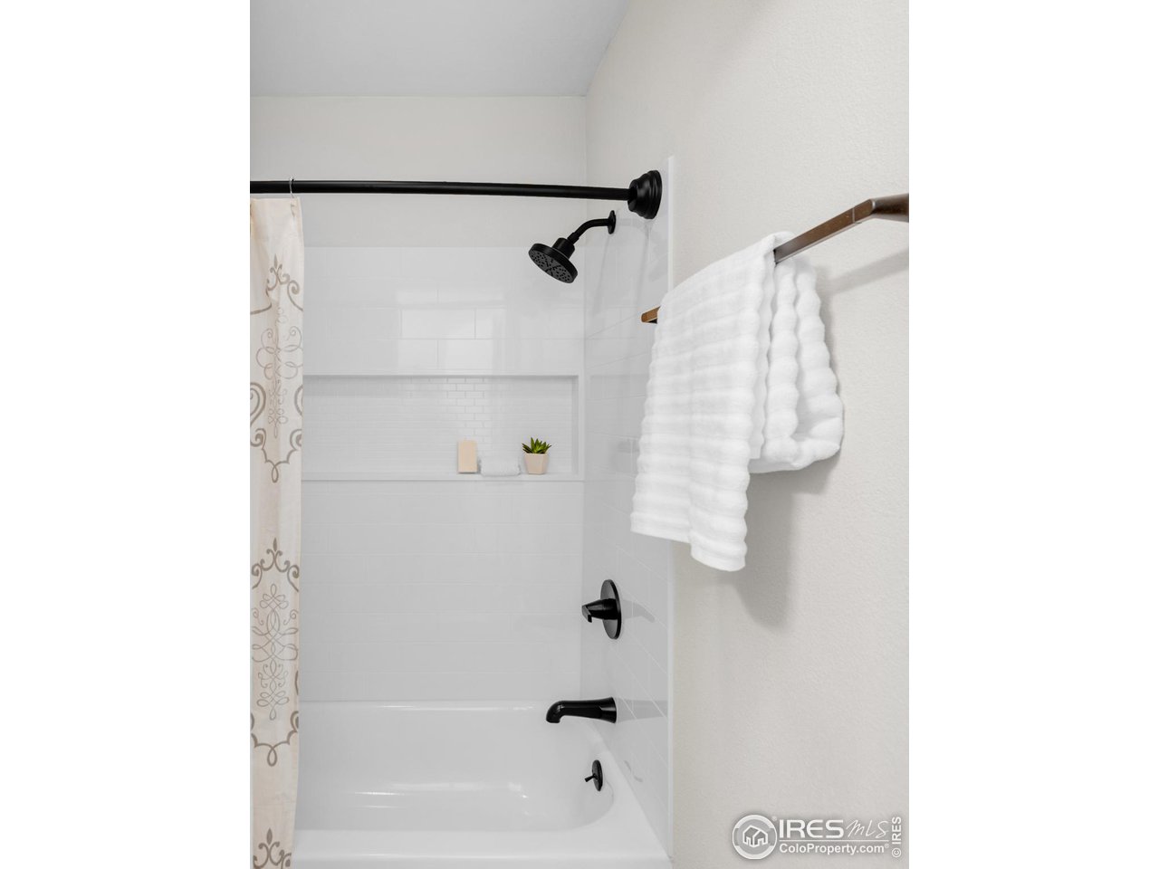 3161 Madison Ave N-306