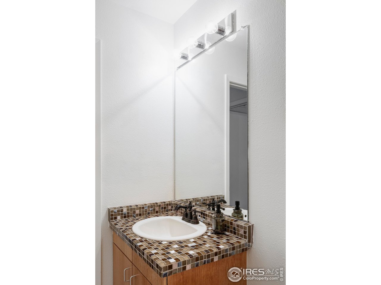 2716 Winding Trail Dr