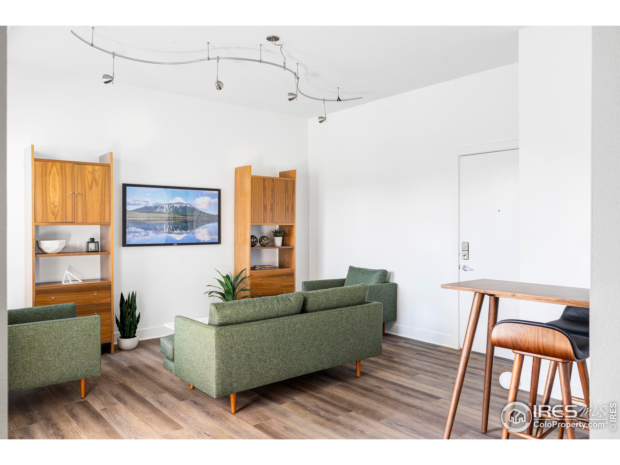 1707 Walnut St 205