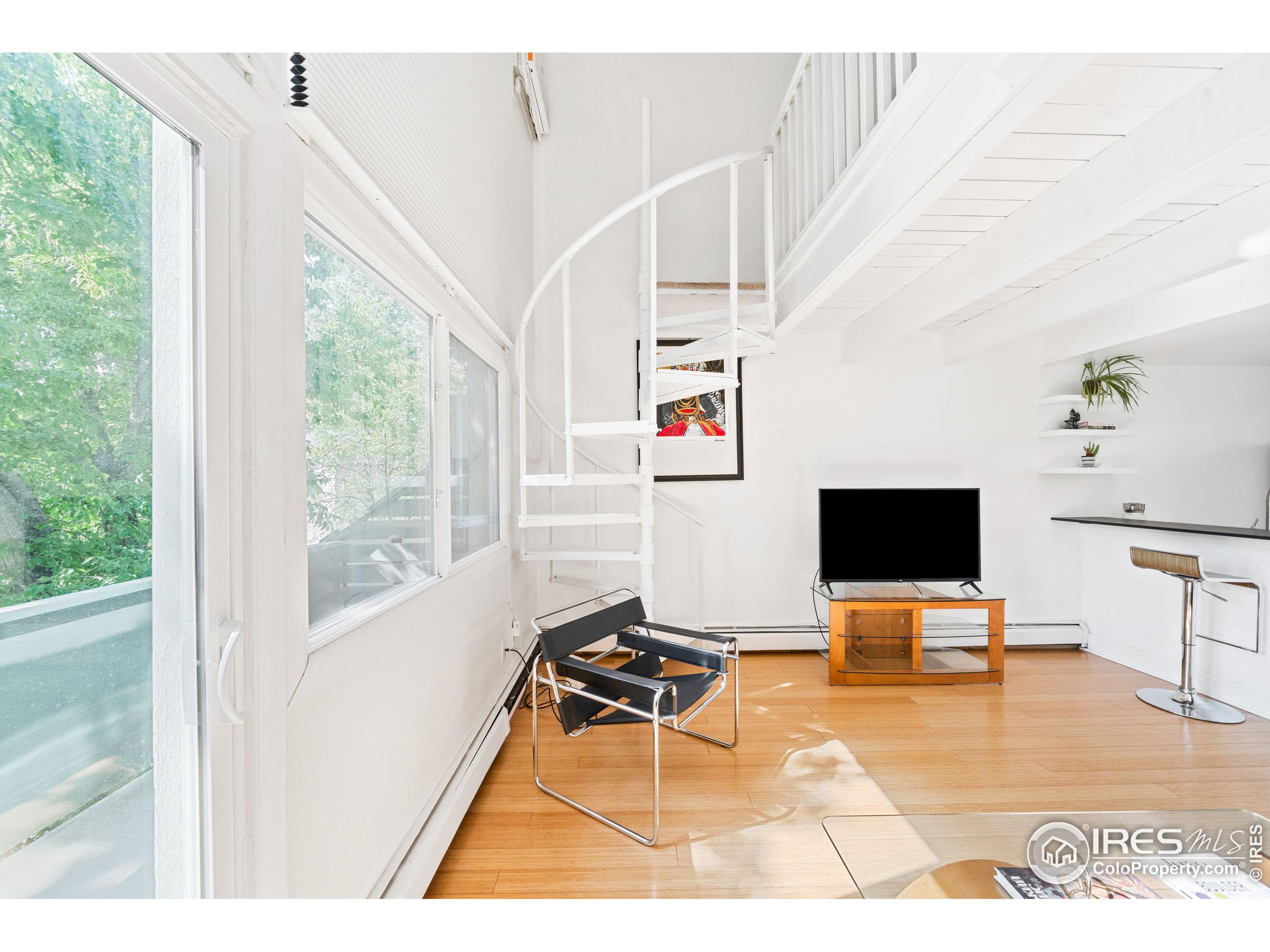 1842 Canyon Blvd 211