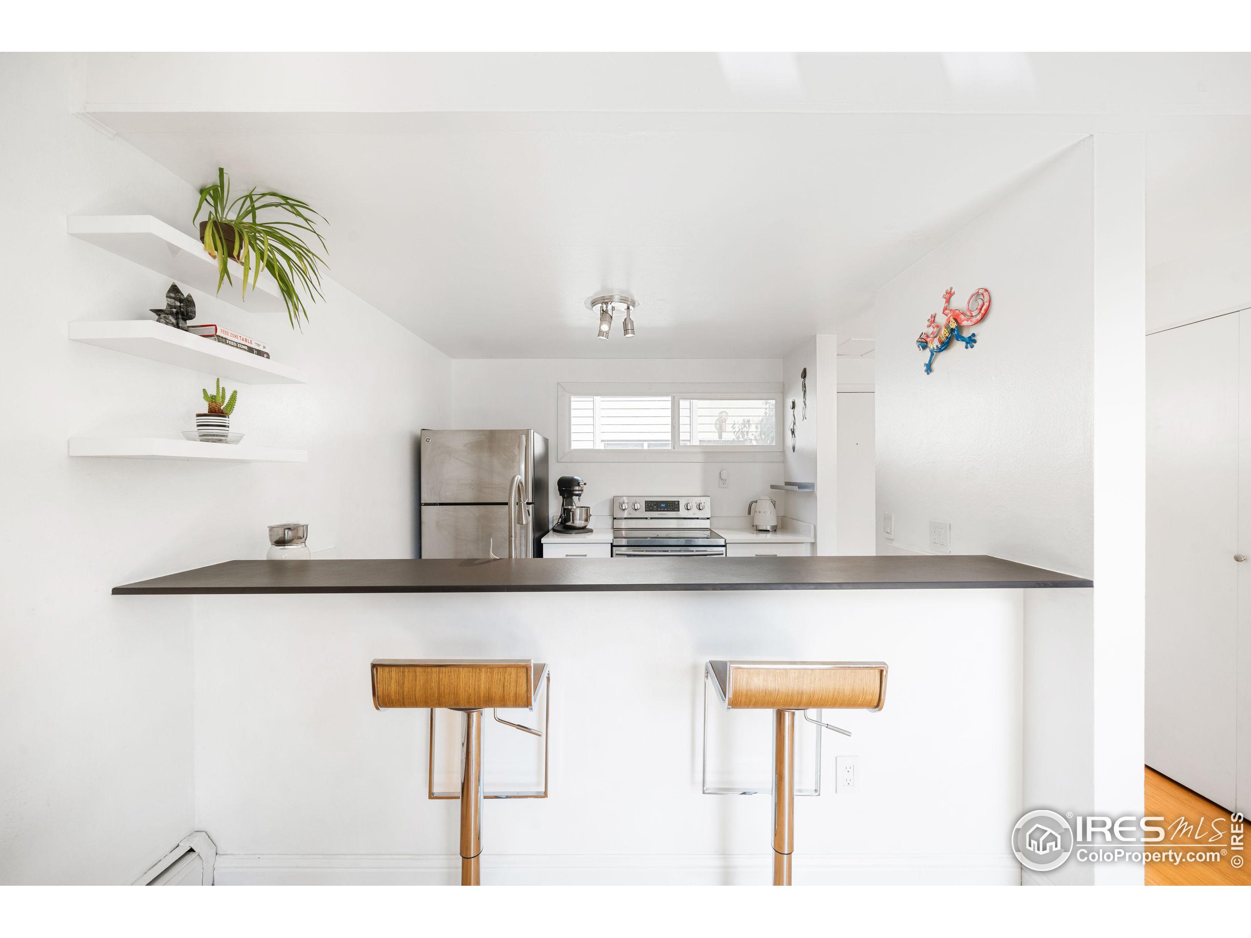 1842 Canyon Blvd 211