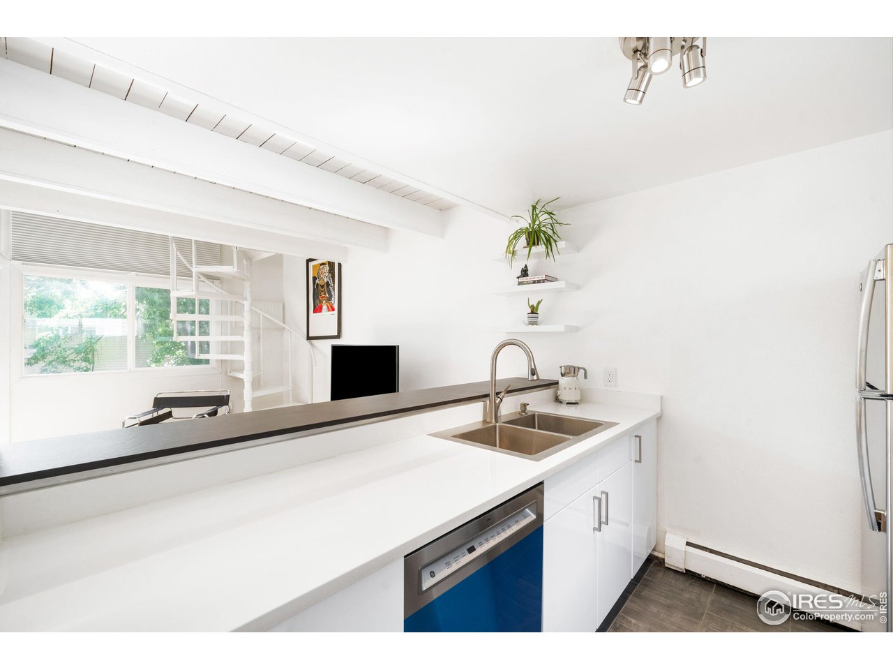 1842 Canyon Blvd 211