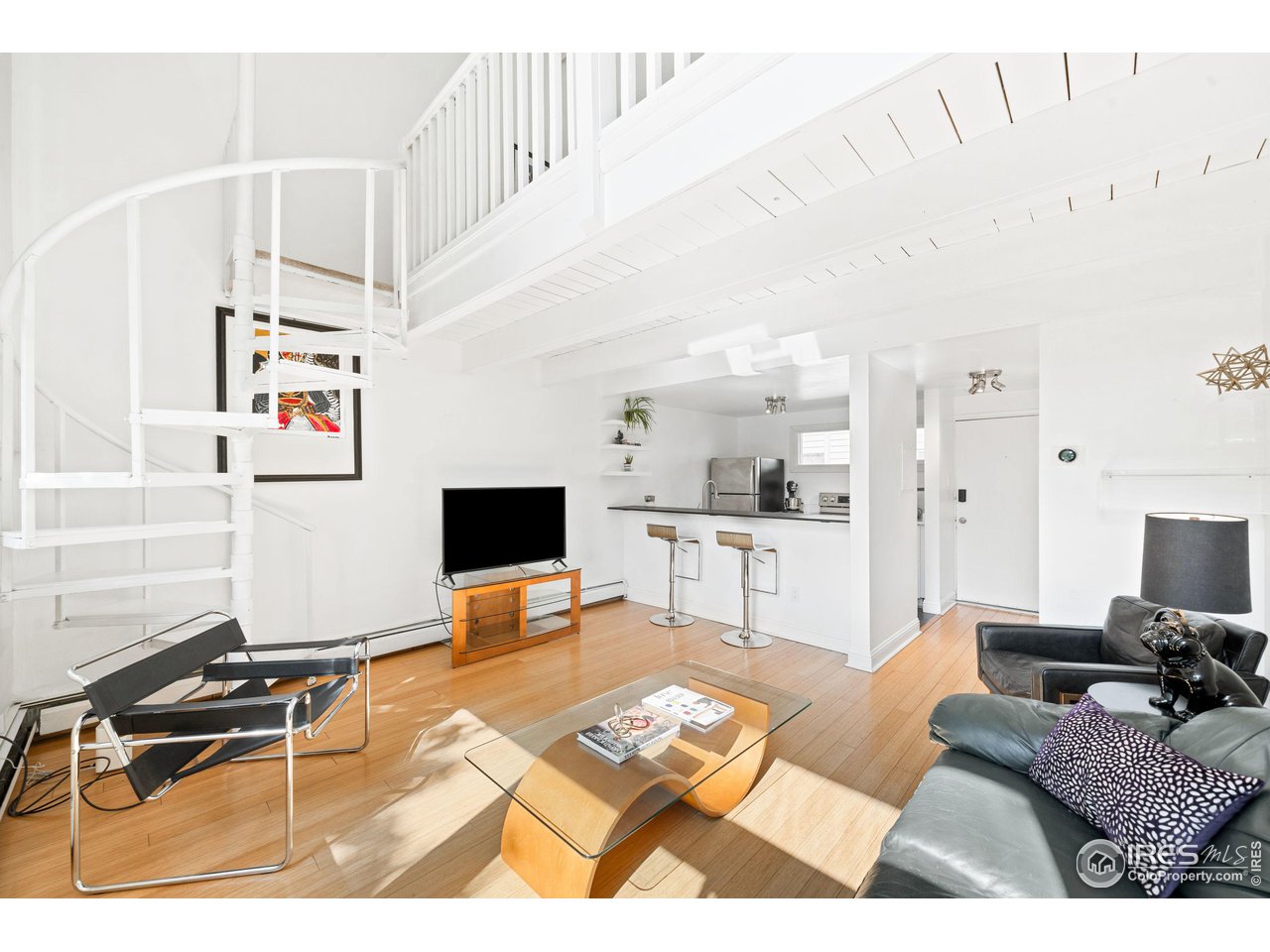 1842 Canyon Blvd 211