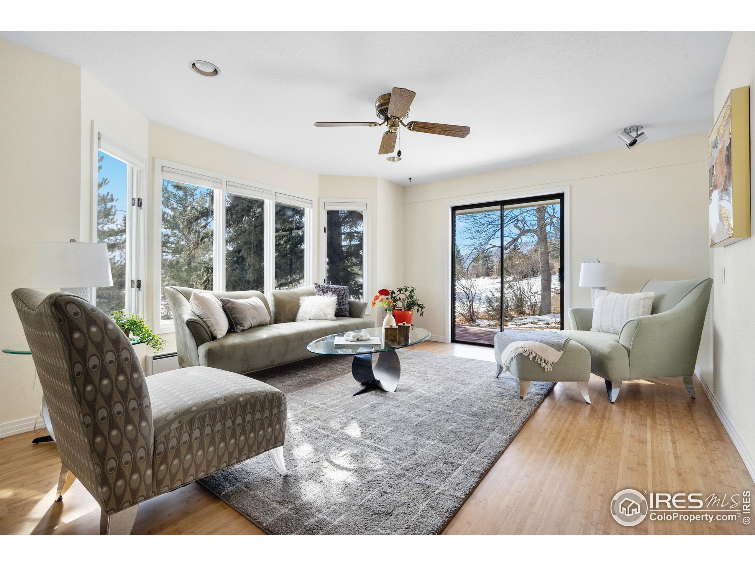 6843 Fairview Dr