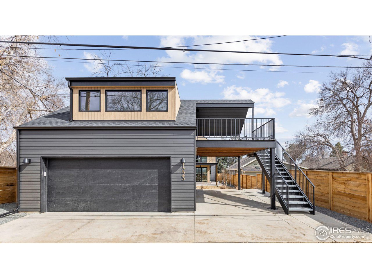 1223 Main St