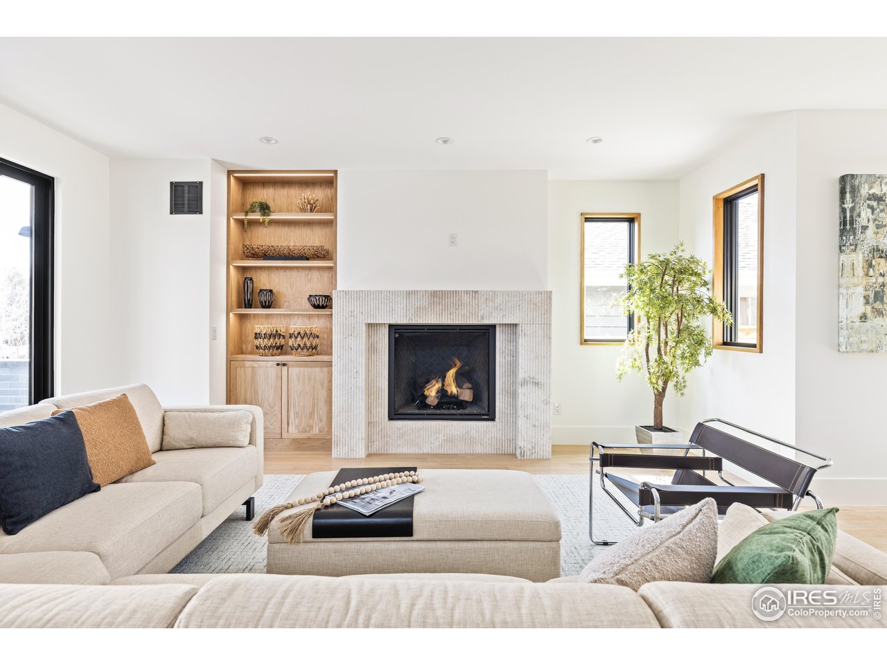 1223 Main St