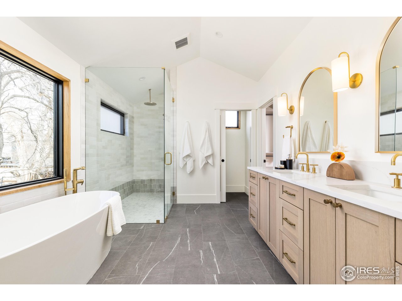 1223 Main St