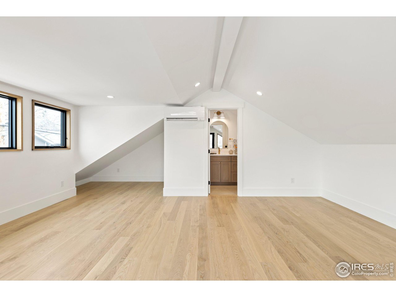 1223 Main St