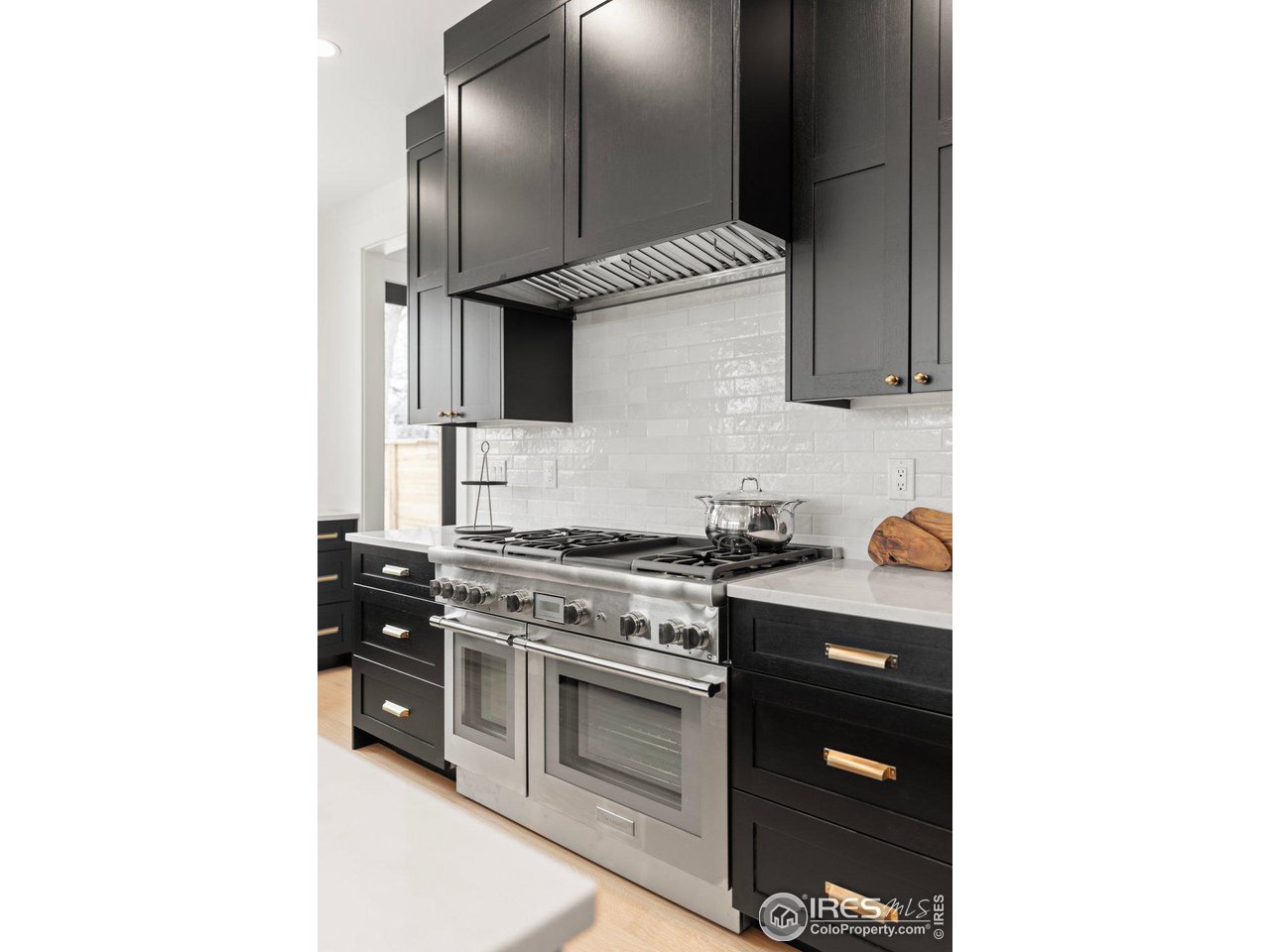 1223 Main St