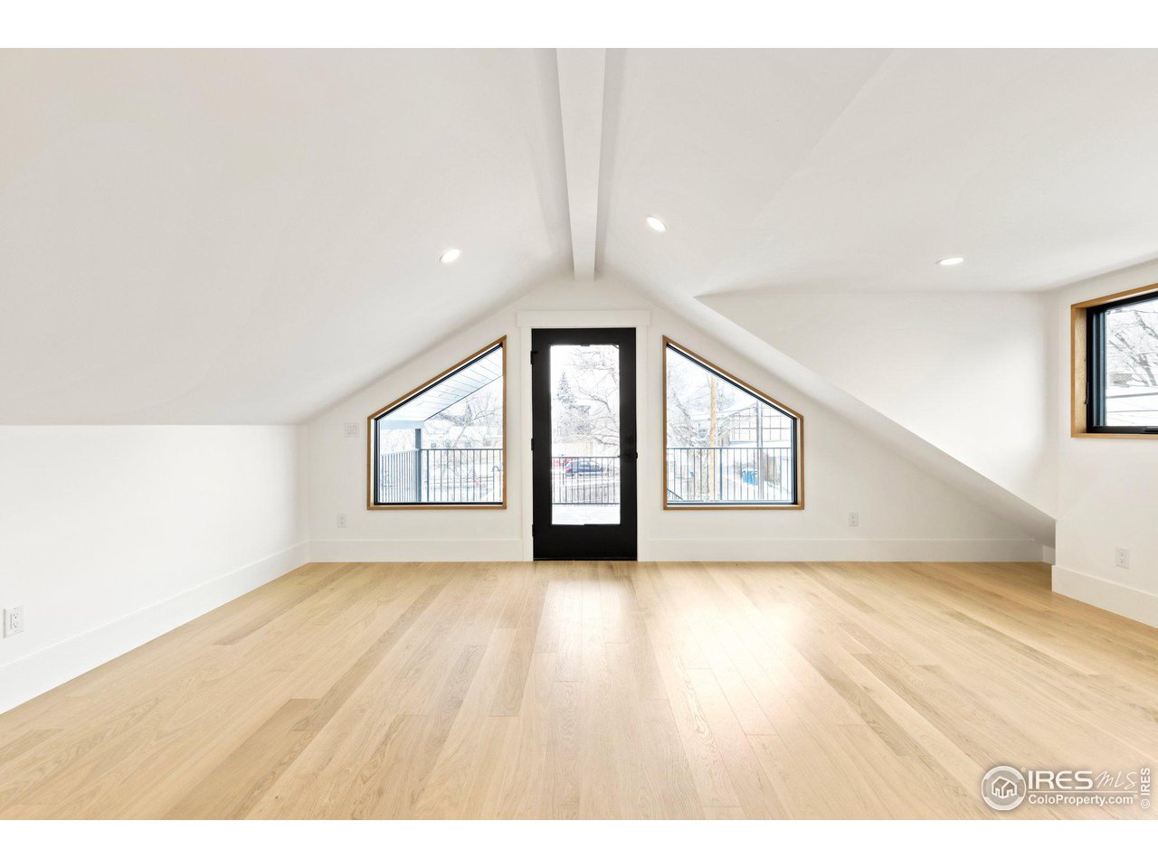 1223 Main St