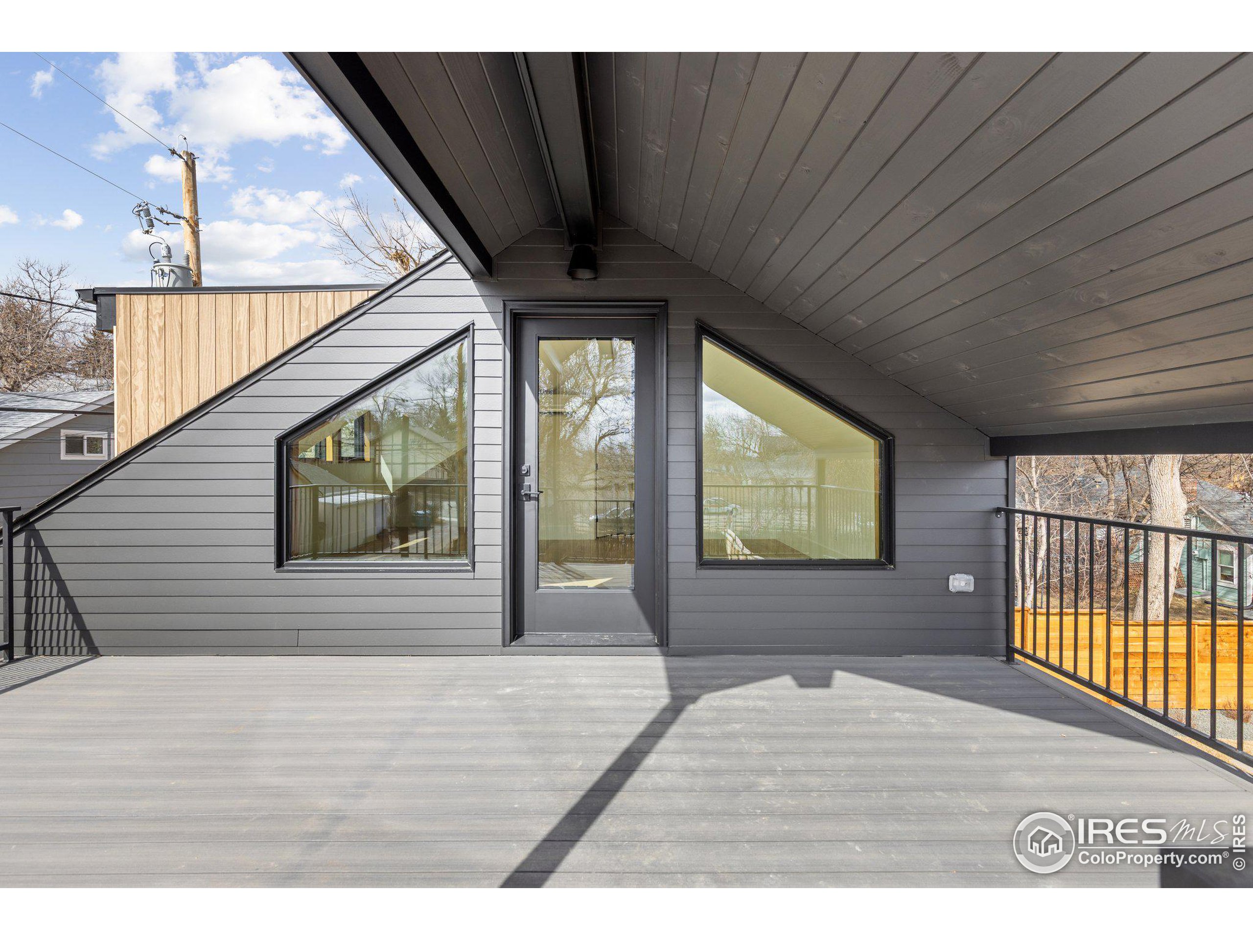 1223 Main St