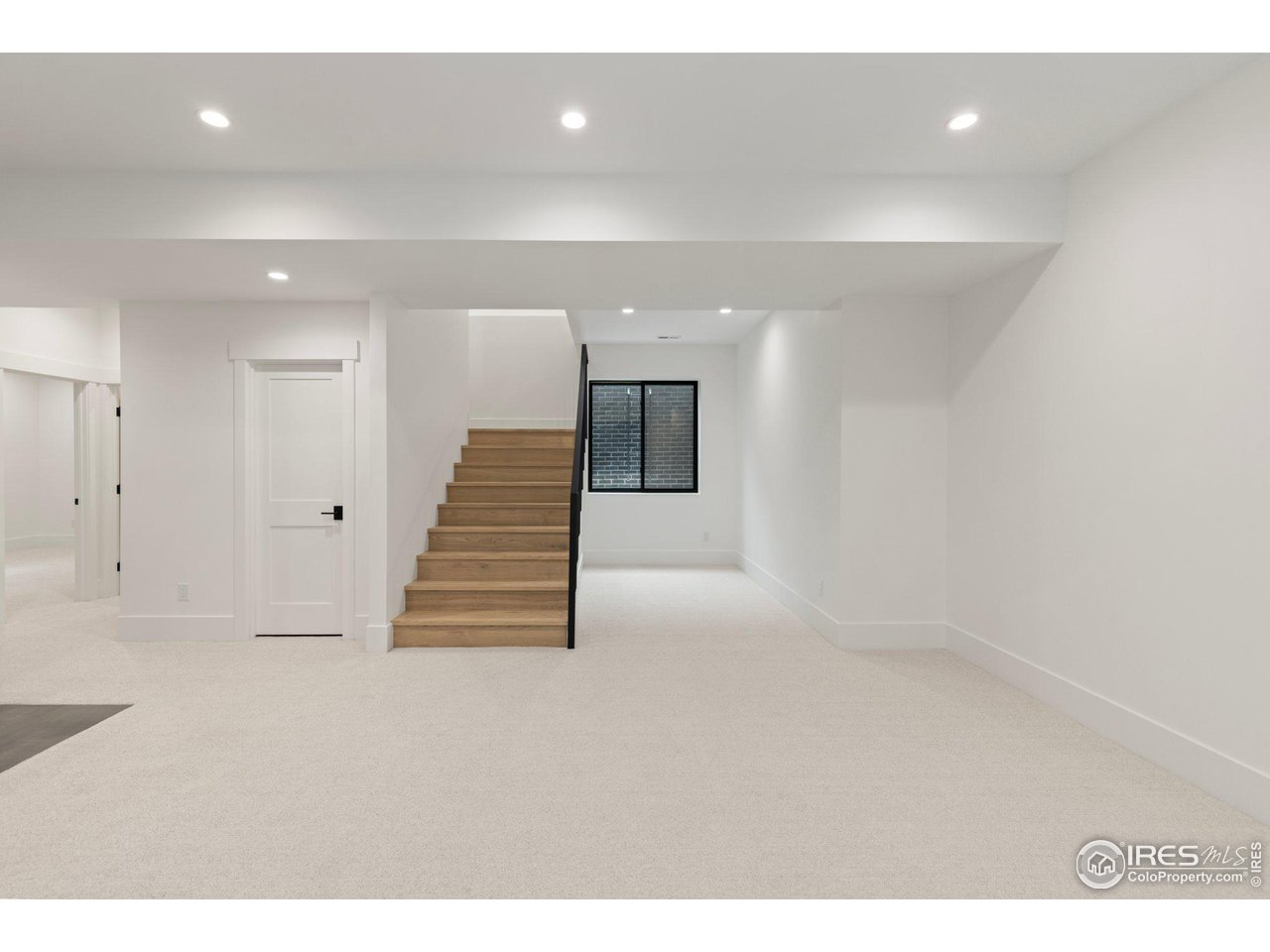 1223 Main St