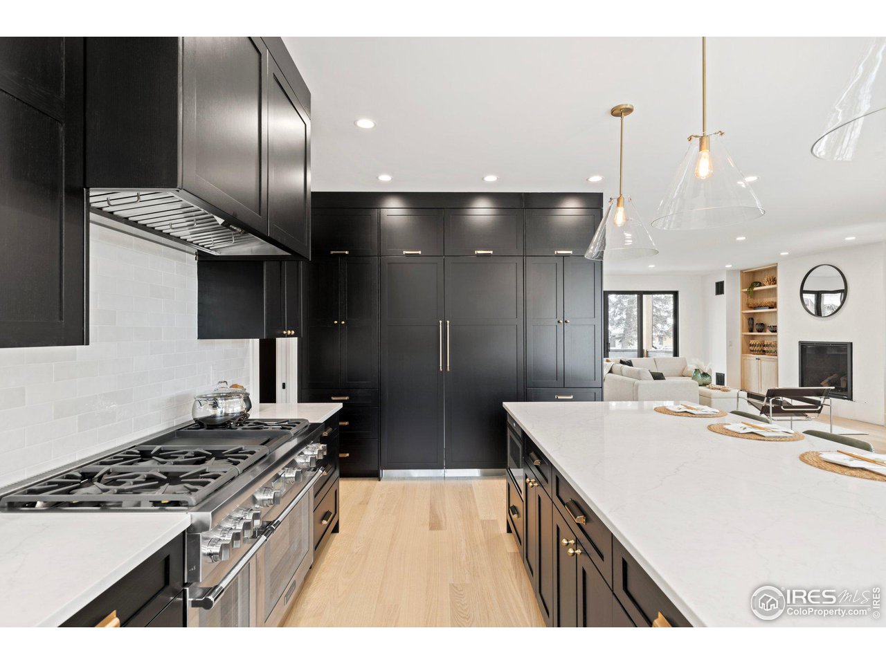 1223 Main St