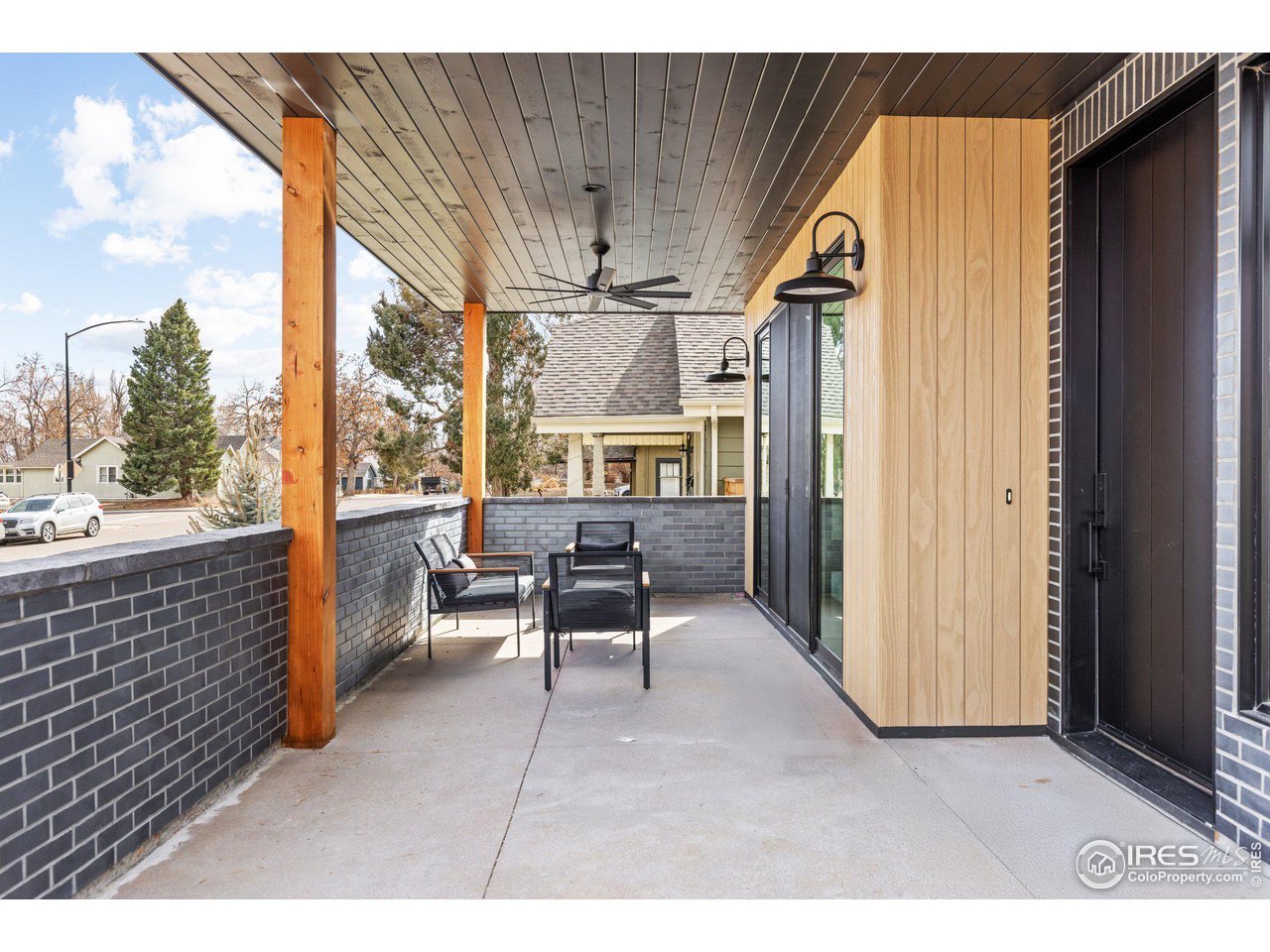 1223 Main St