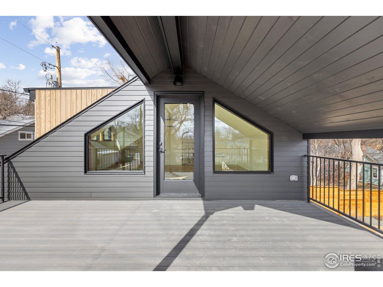 1223 Main St