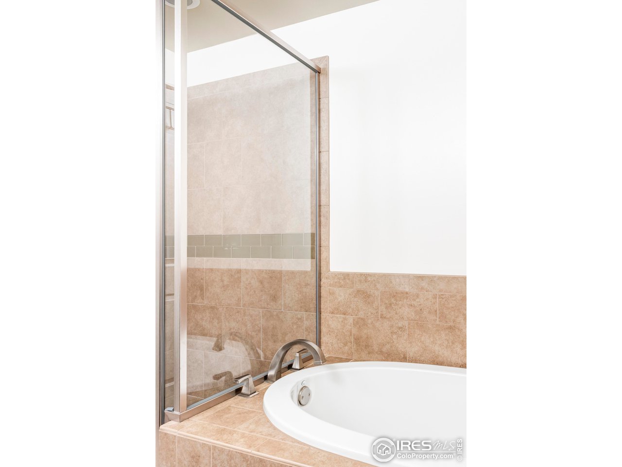 3301 Arapahoe Ave 204