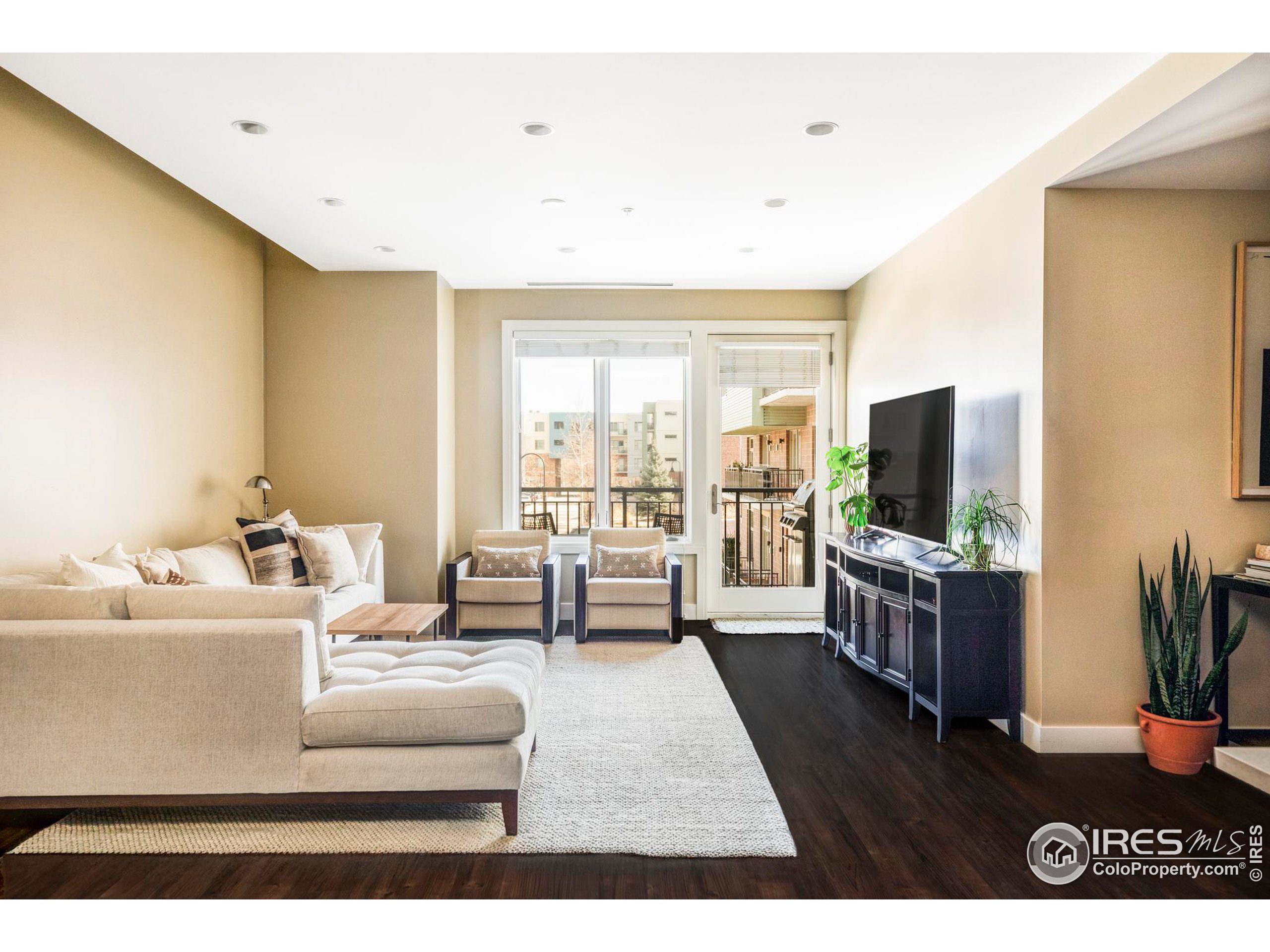 3301 Arapahoe Ave 204