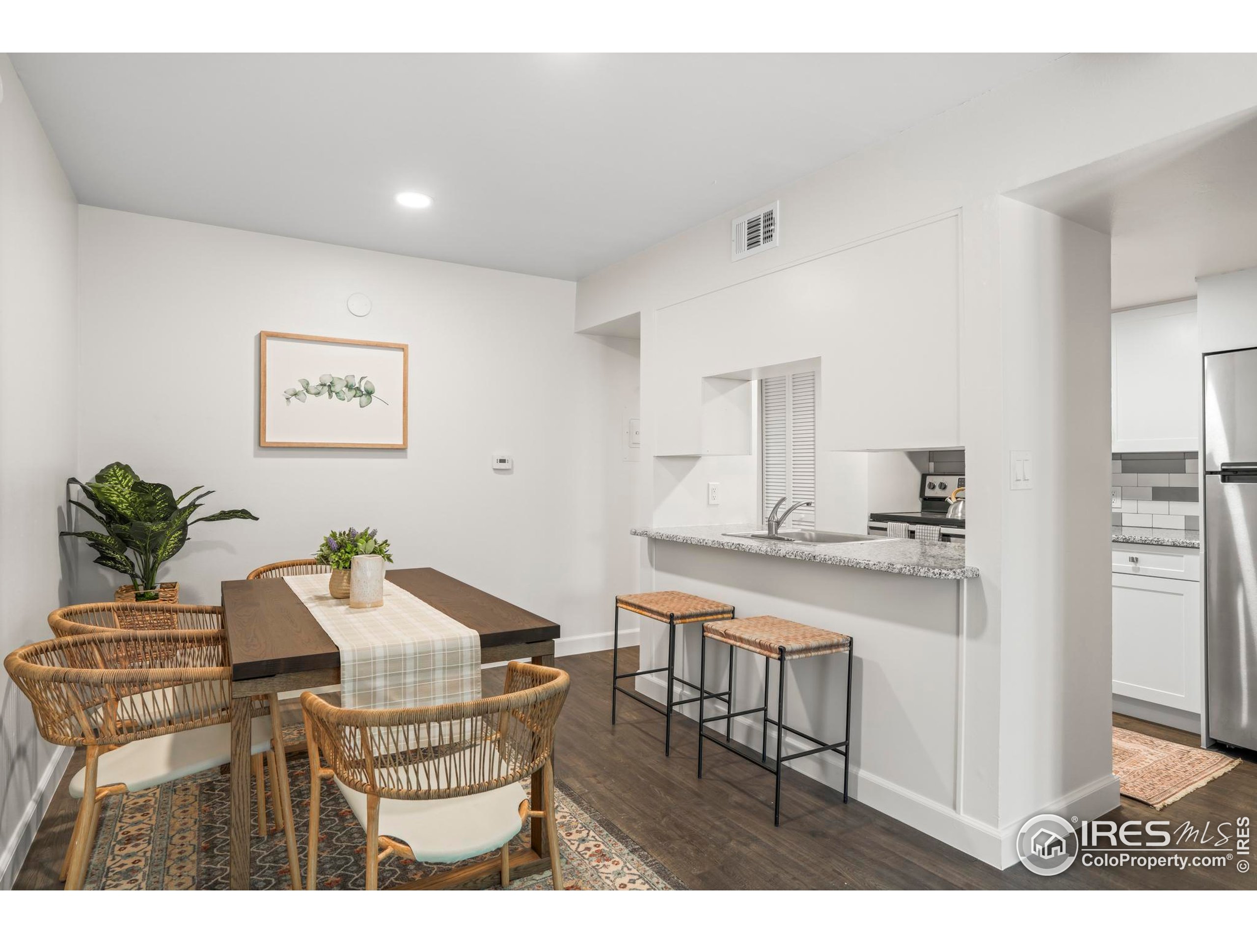 1111 Maxwell Ave 122