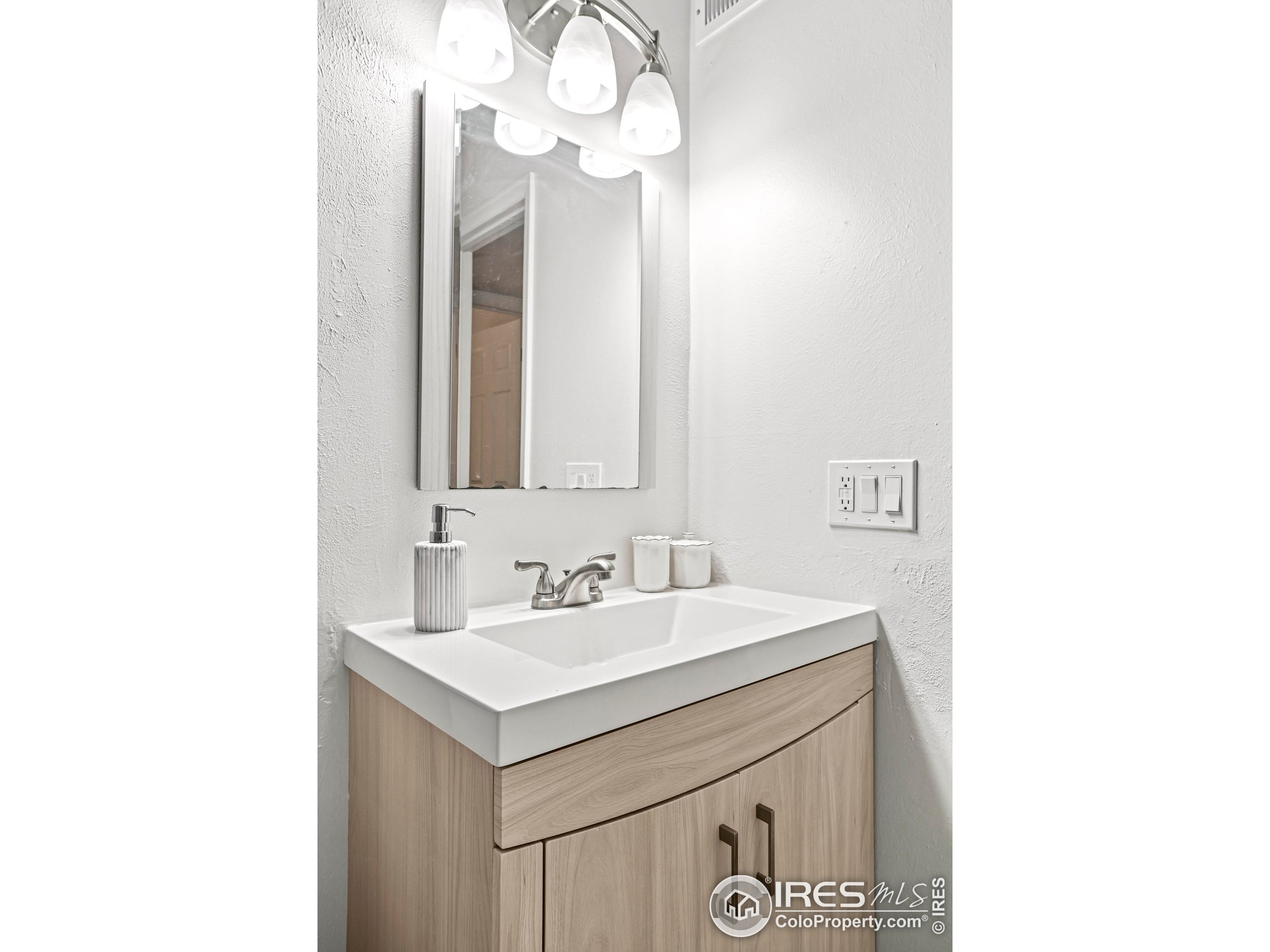 1111 Maxwell Ave 122