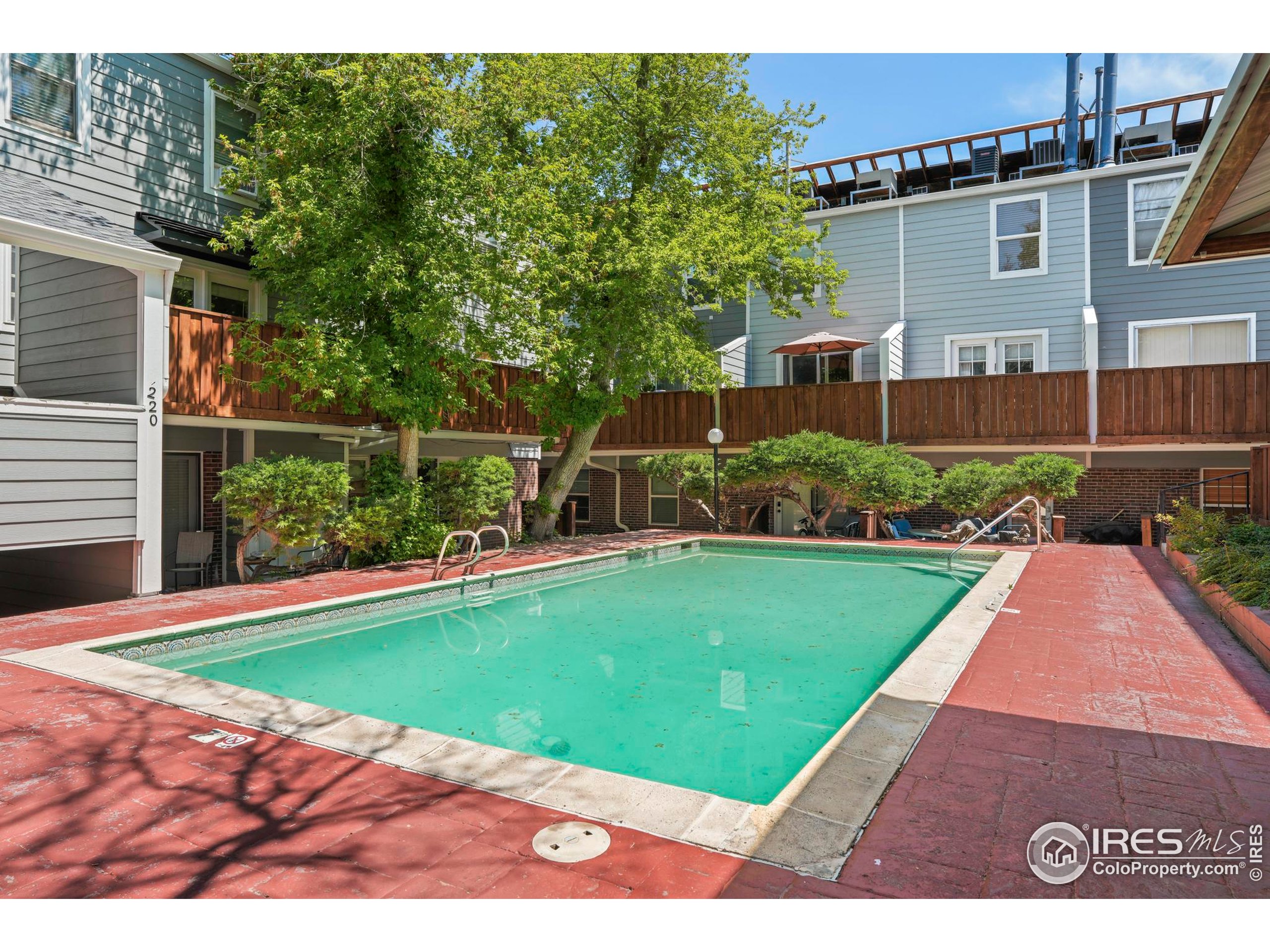 1111 Maxwell Ave 122