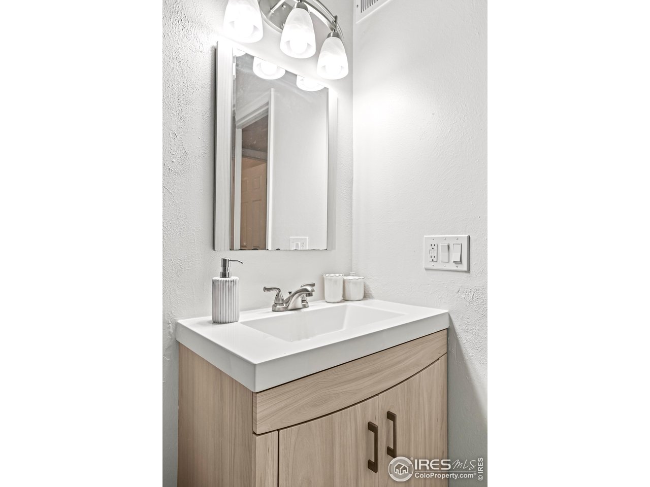 1111 Maxwell Ave 122