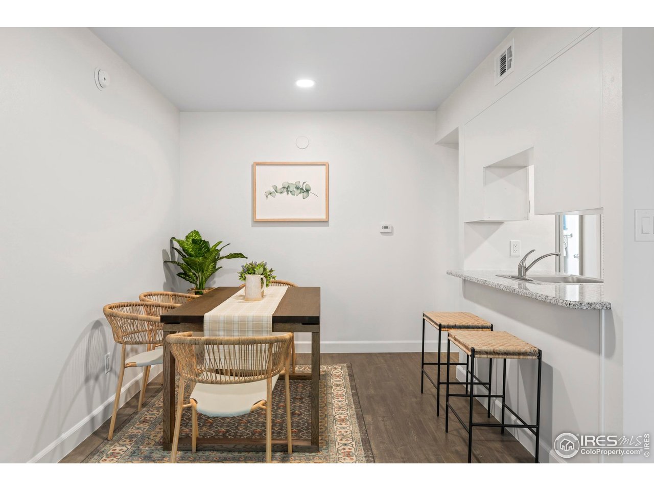 1111 Maxwell Ave 122