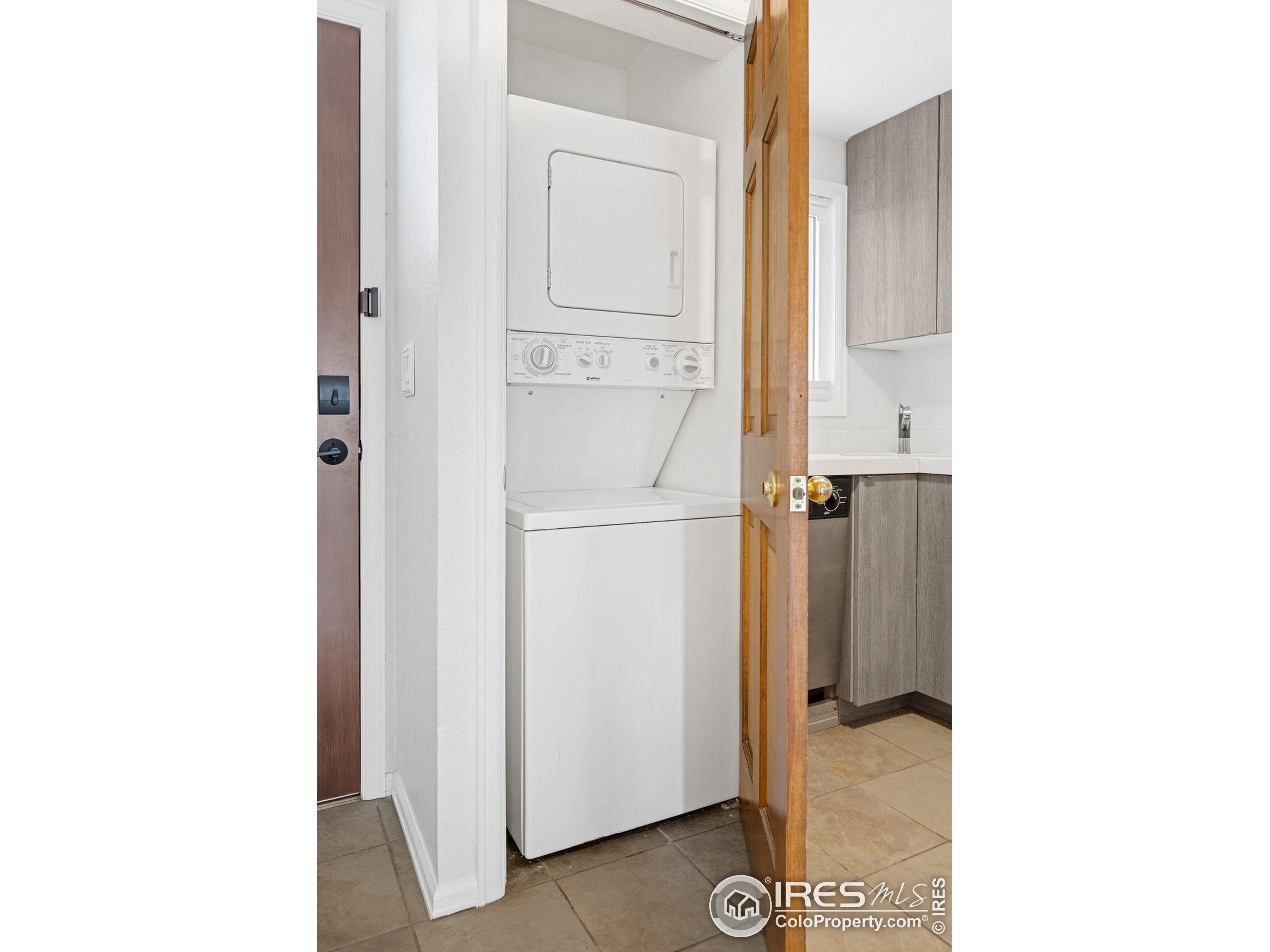 2201 Pearl St 110