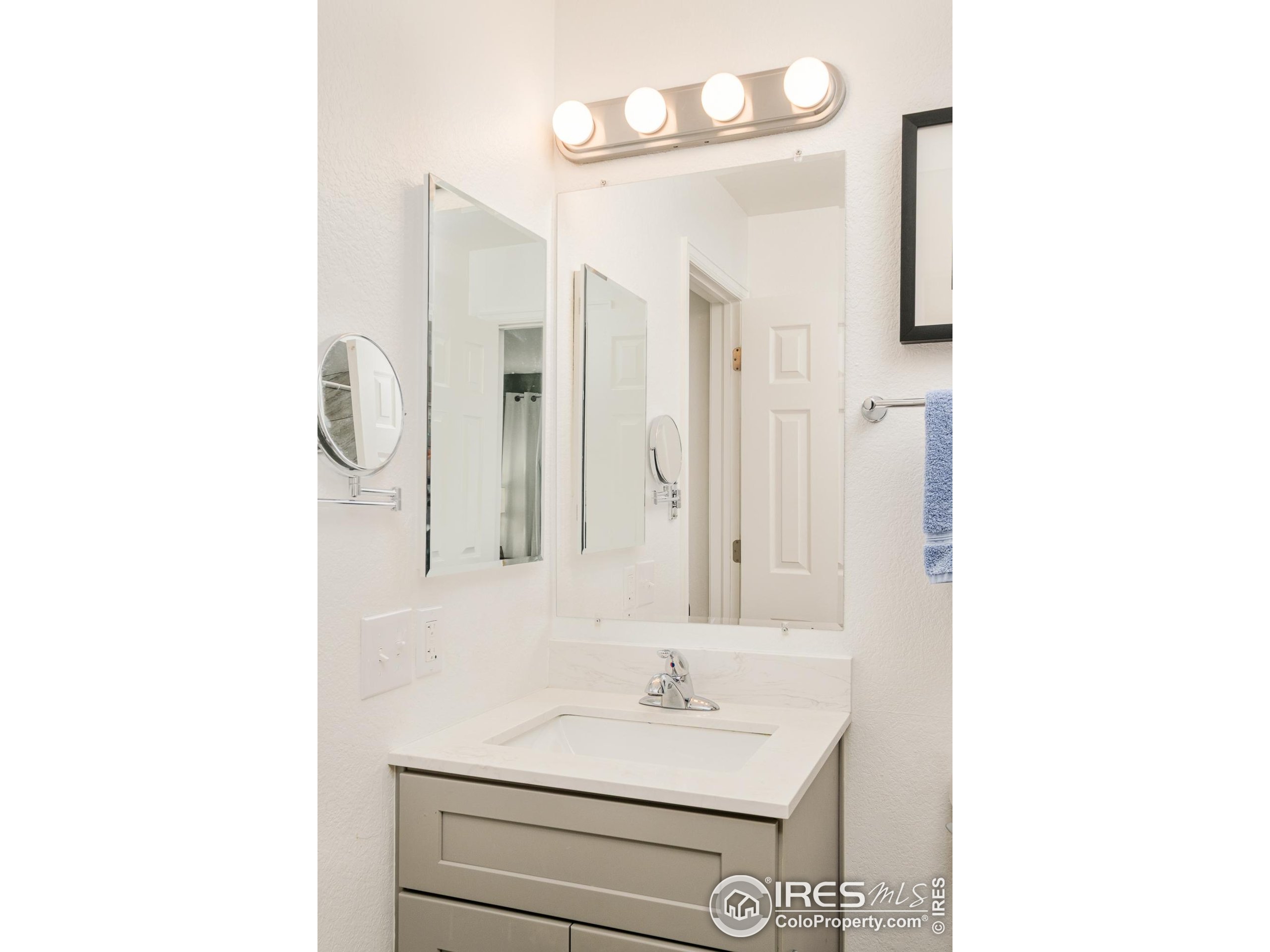 4887 White Rock Cir F