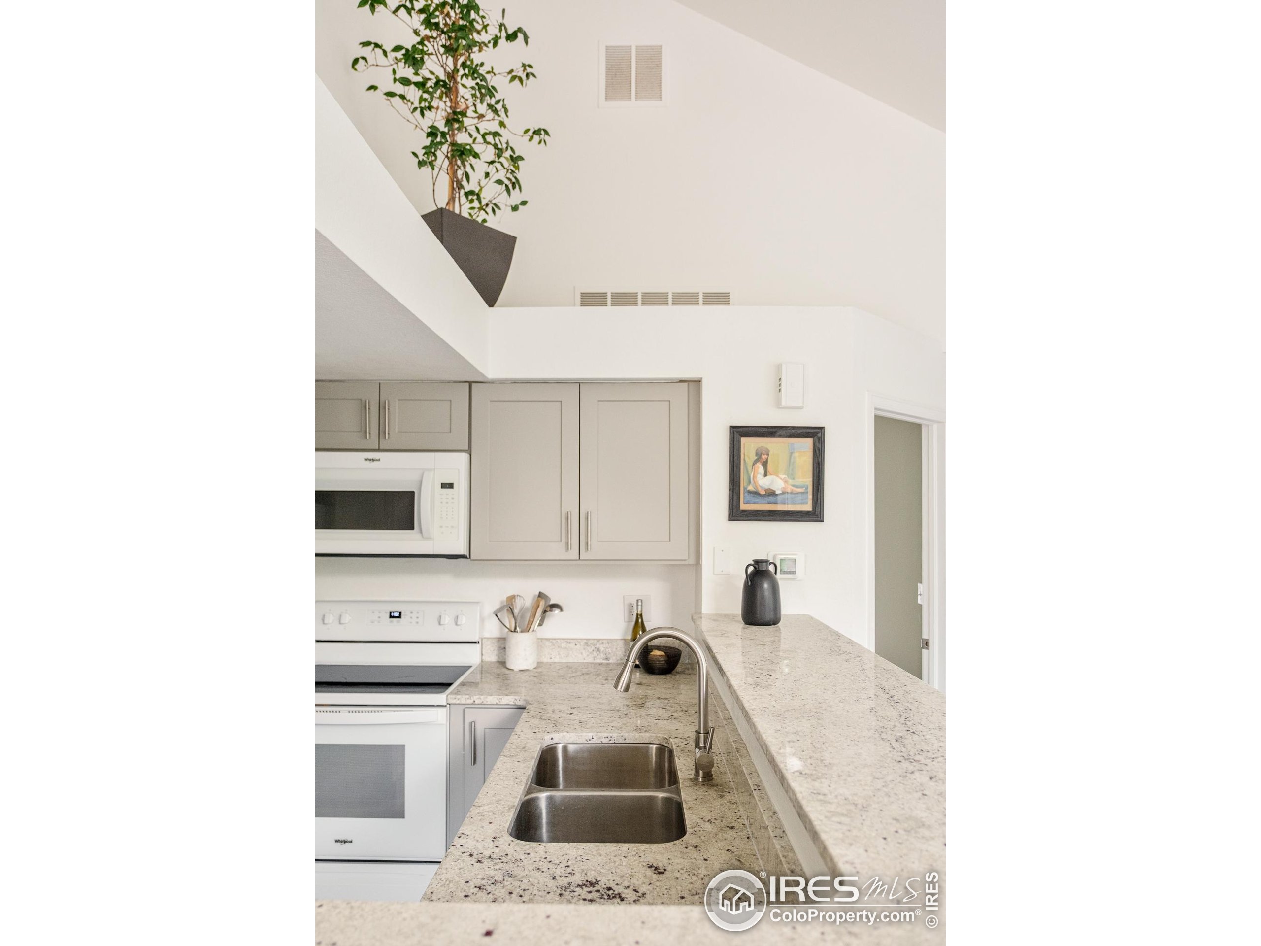 4887 White Rock Cir F
