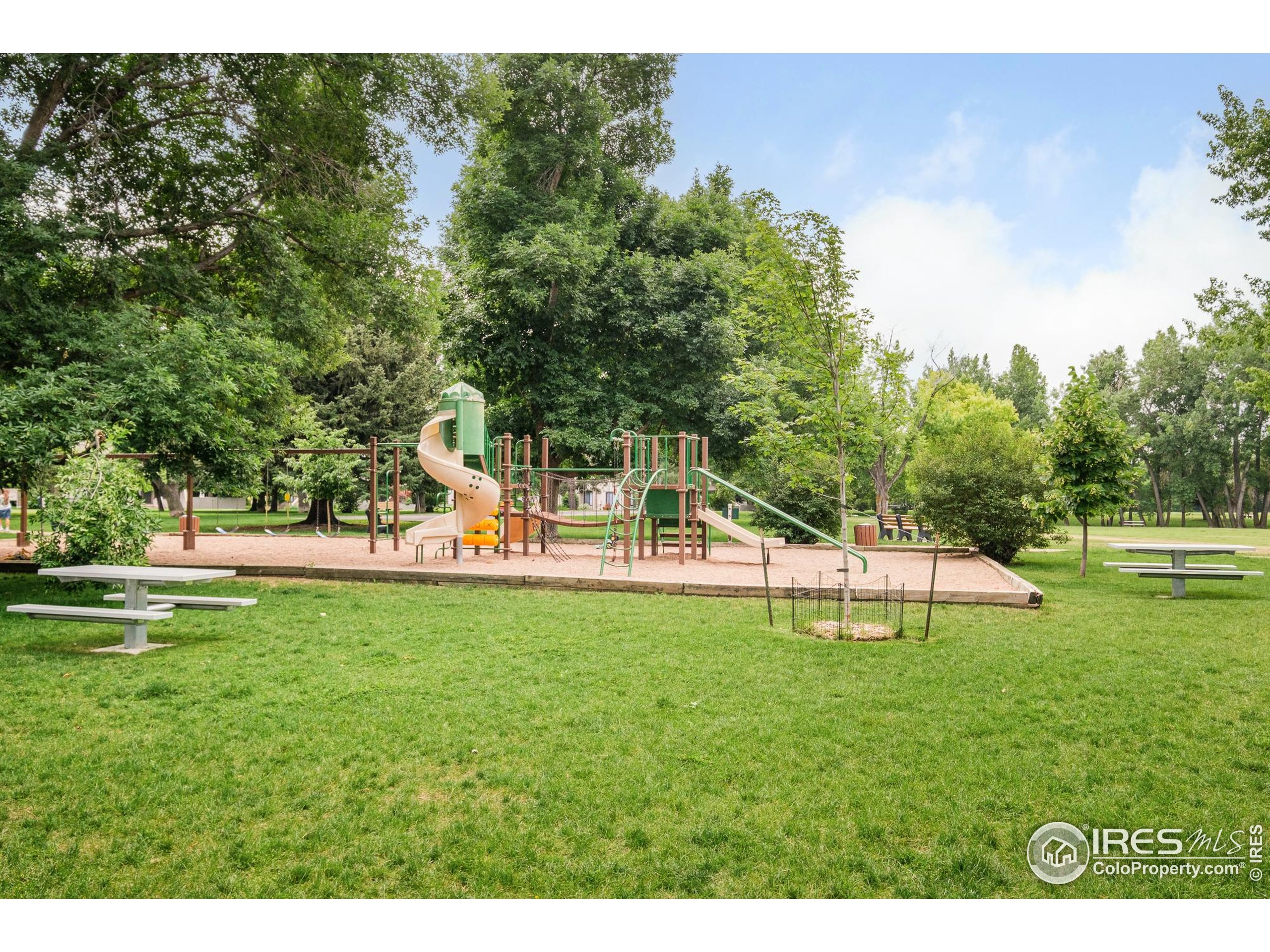 4887 White Rock Cir F